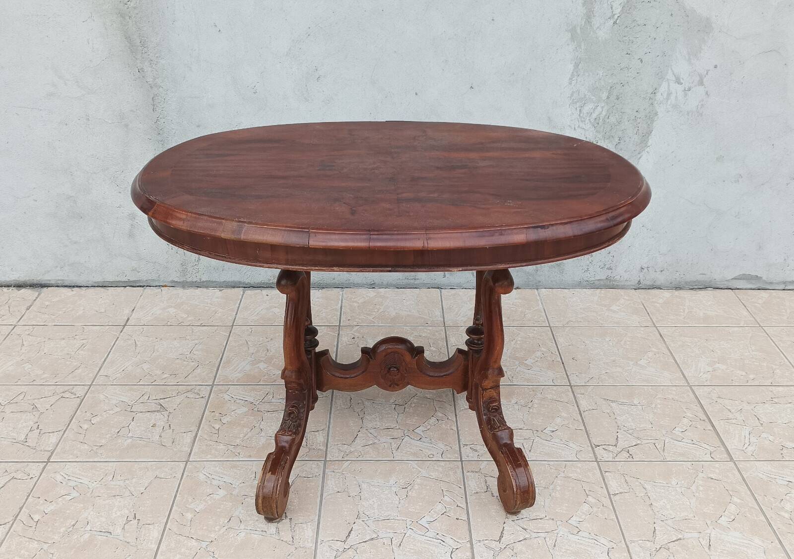 Napoleon III guéridon table in walnut