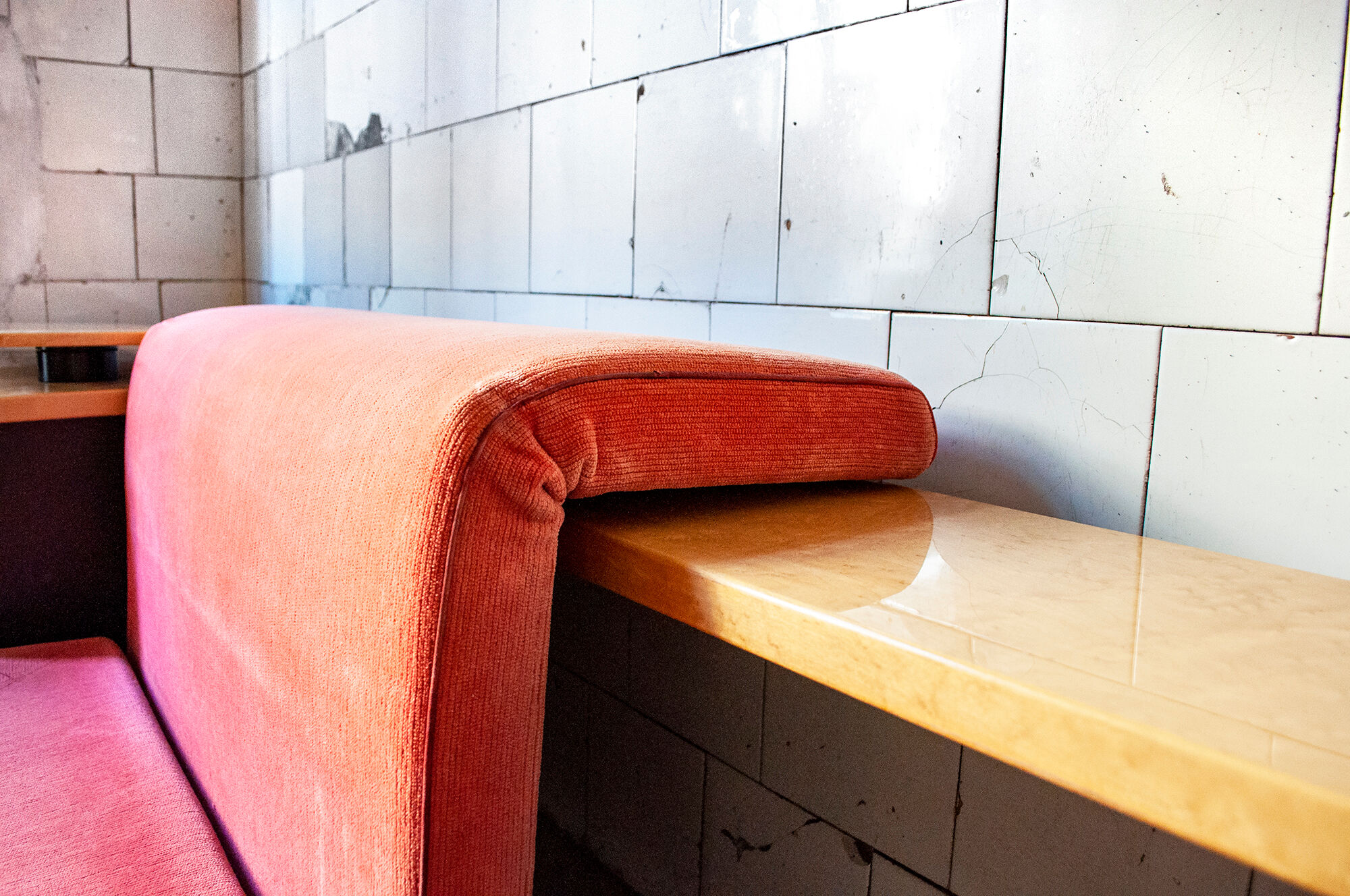 Bedroom in winked maple and fabric by Giovanni Offredi for Saporiti Italia 1970s