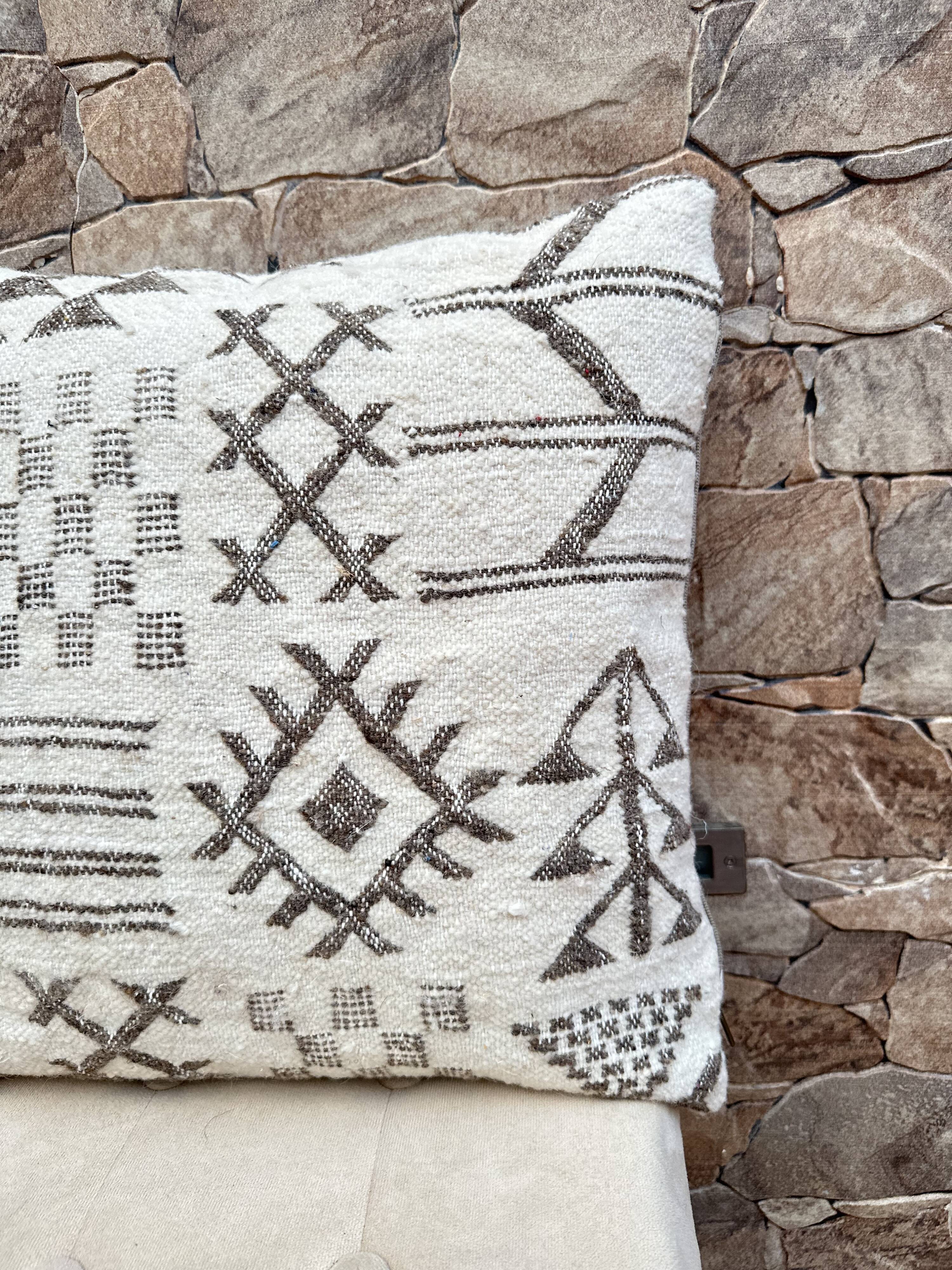 Handmade Berber wool cushion: Moroccan Kilim cushion (45x45cm)