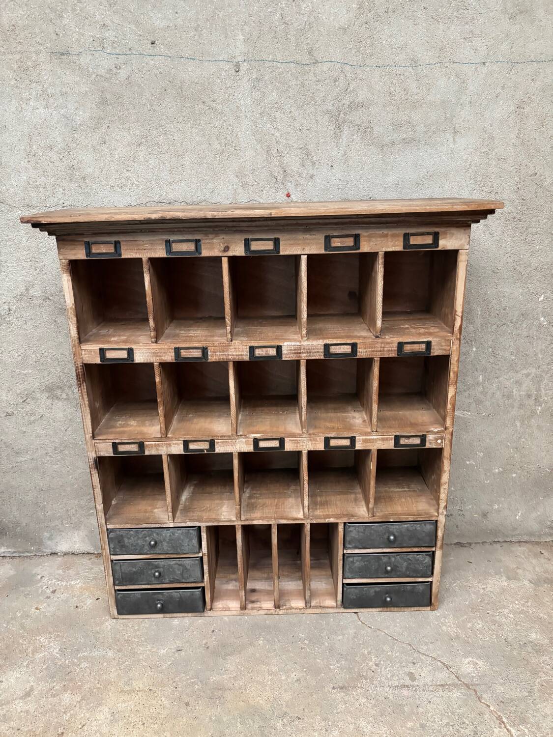 Contemporary trade furniture