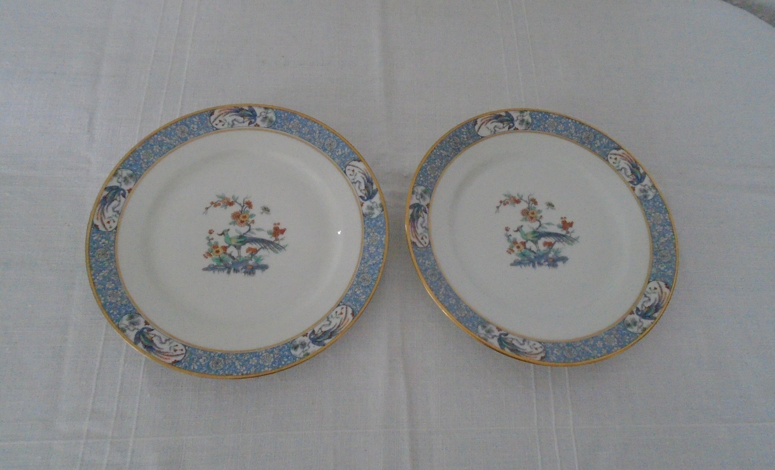 2 flat plates Haviland Limoges blue decoration and gold medallion bird