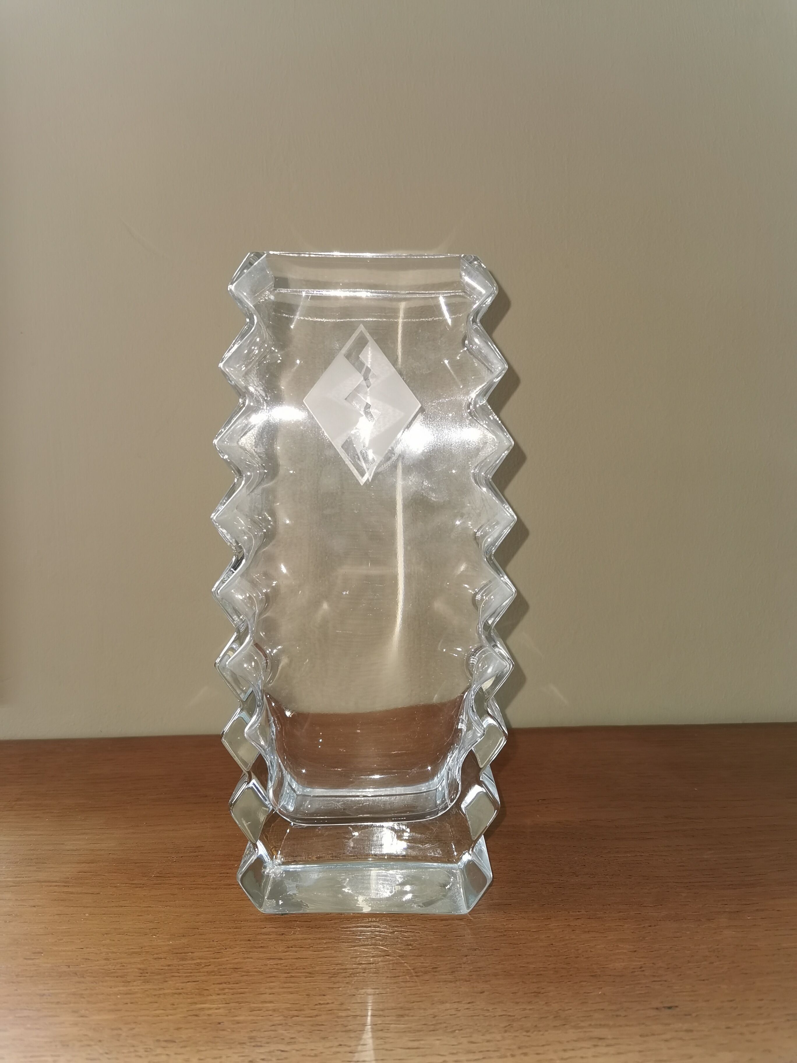 Vase art déco en verre moulé