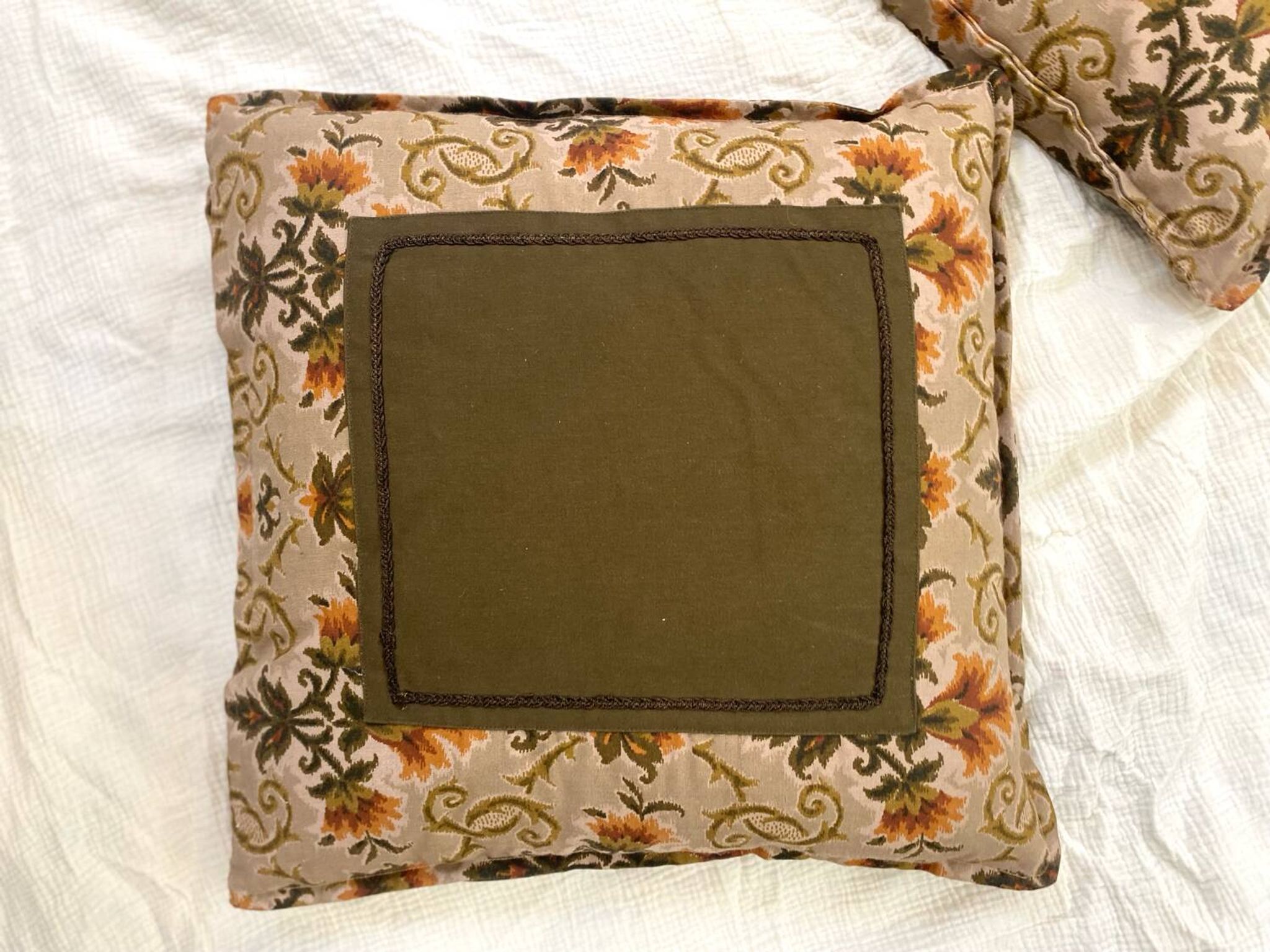 Duo of jacquard cushions 70