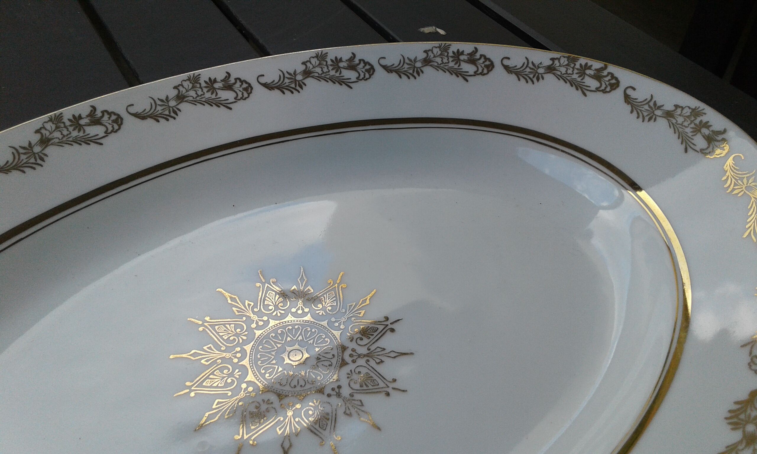 Oval dish in porcelain signed LJ & cie