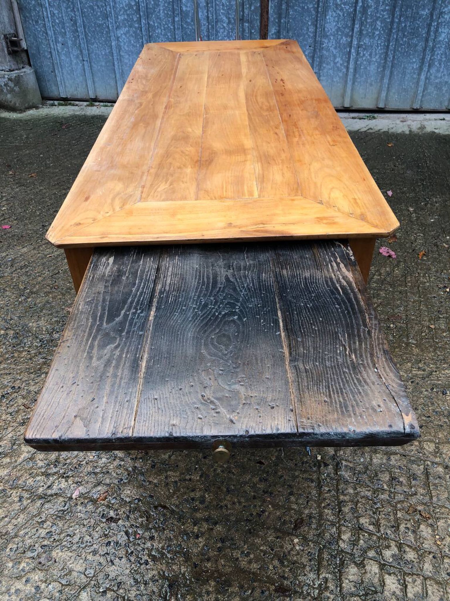 Table ancienne Louis XV à 3 tiroirs et 1 tirette en cerisier massif