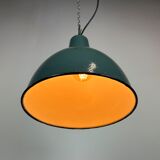 Lampe industrielle d’usine en émail vert années 1960
