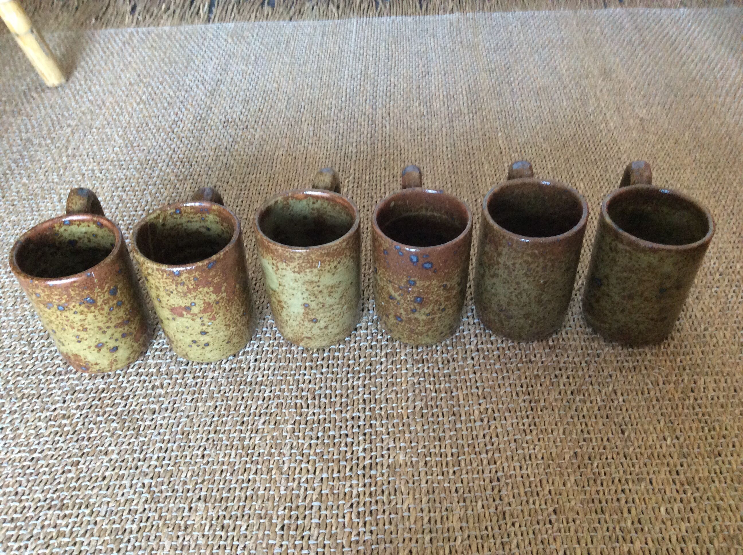 6 stoneware mugs
