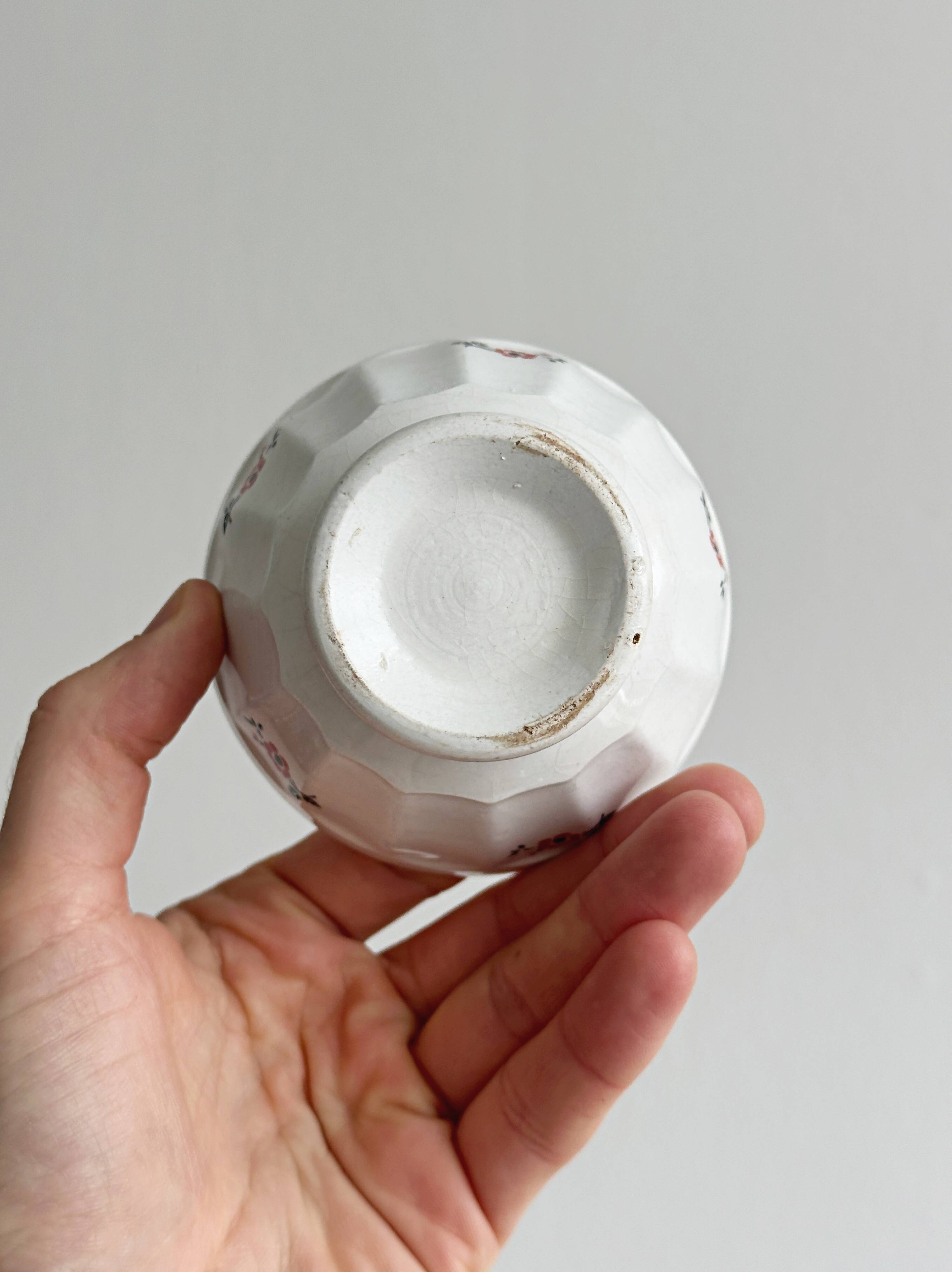 Set of 5 small ceramic bowls