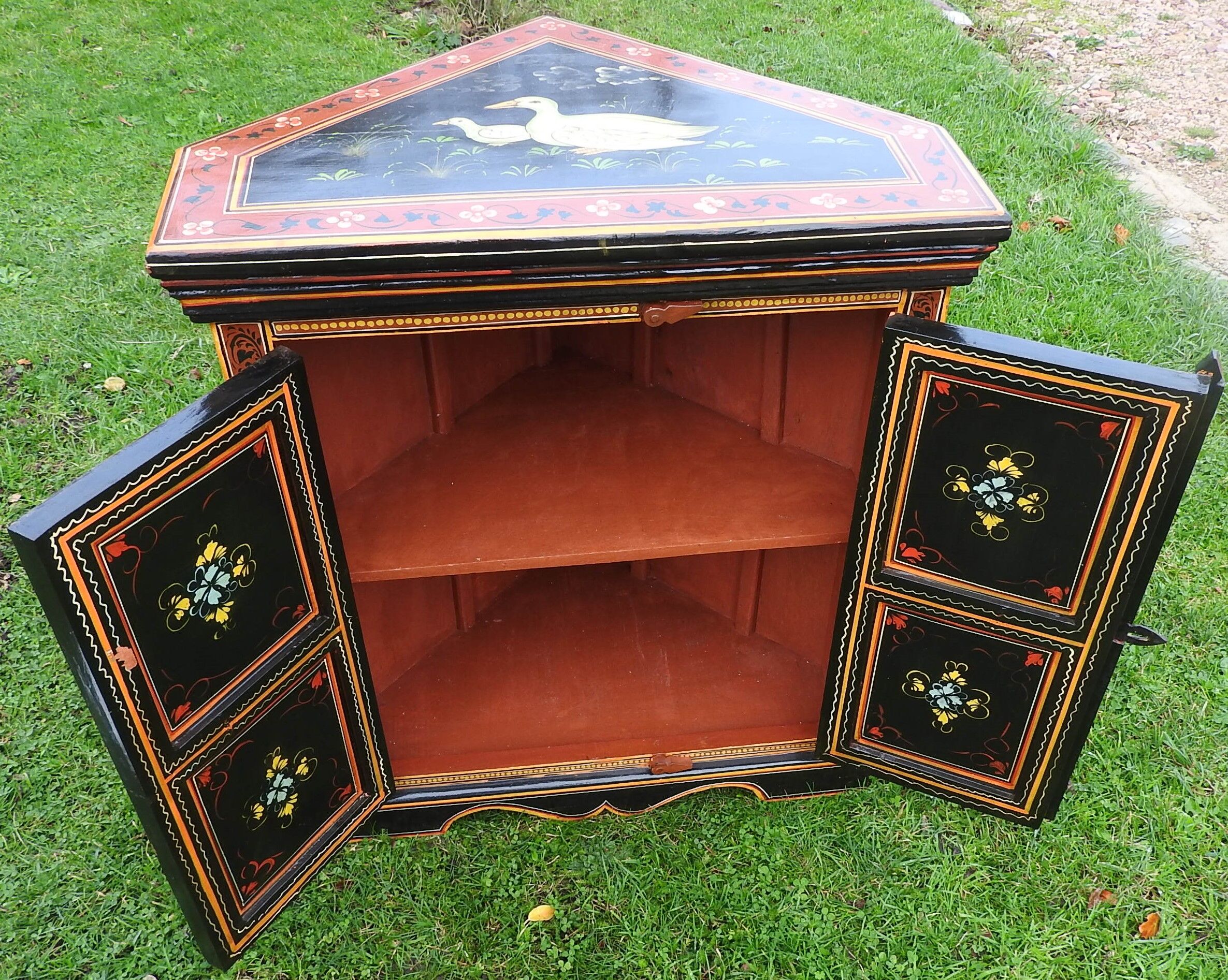 Chinese birds laqué corner furniture