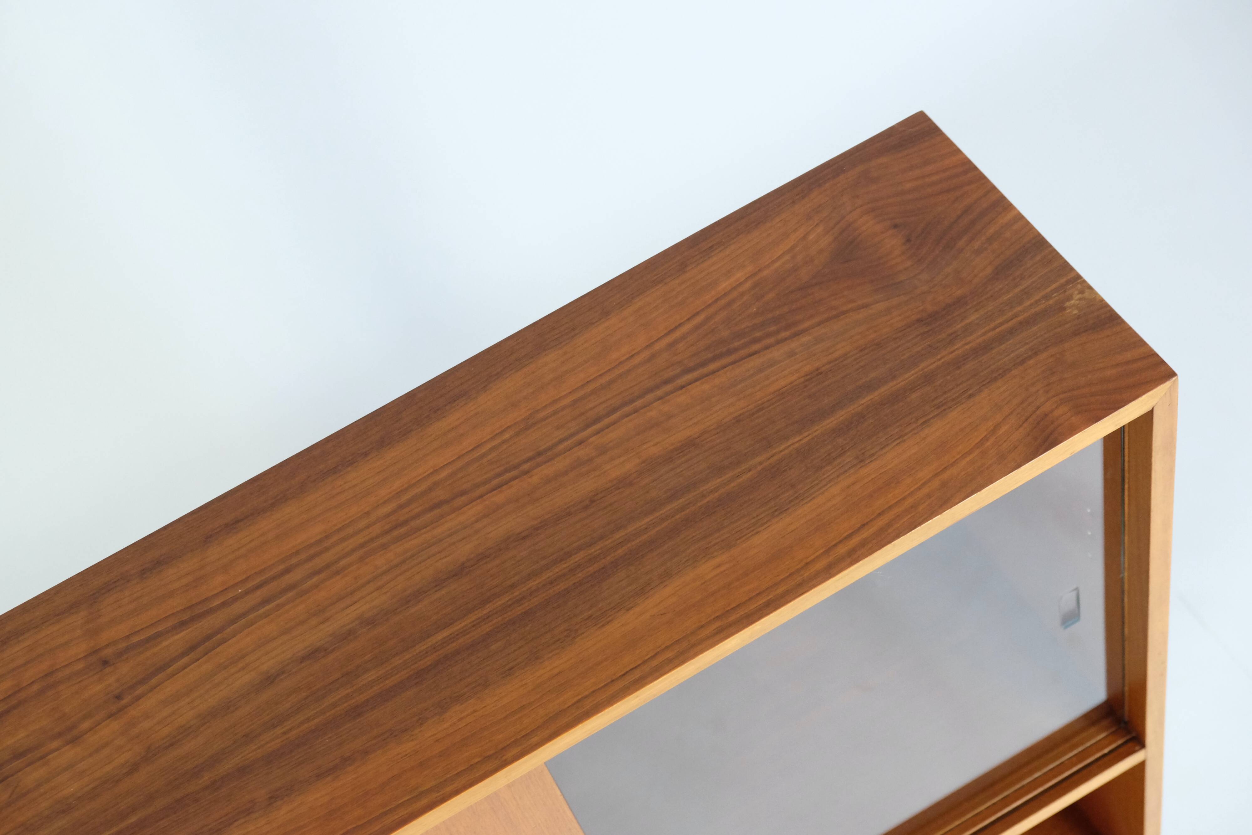 Vintage Nussbaum Vitrinenschrank Highboard Md-Century 1960er