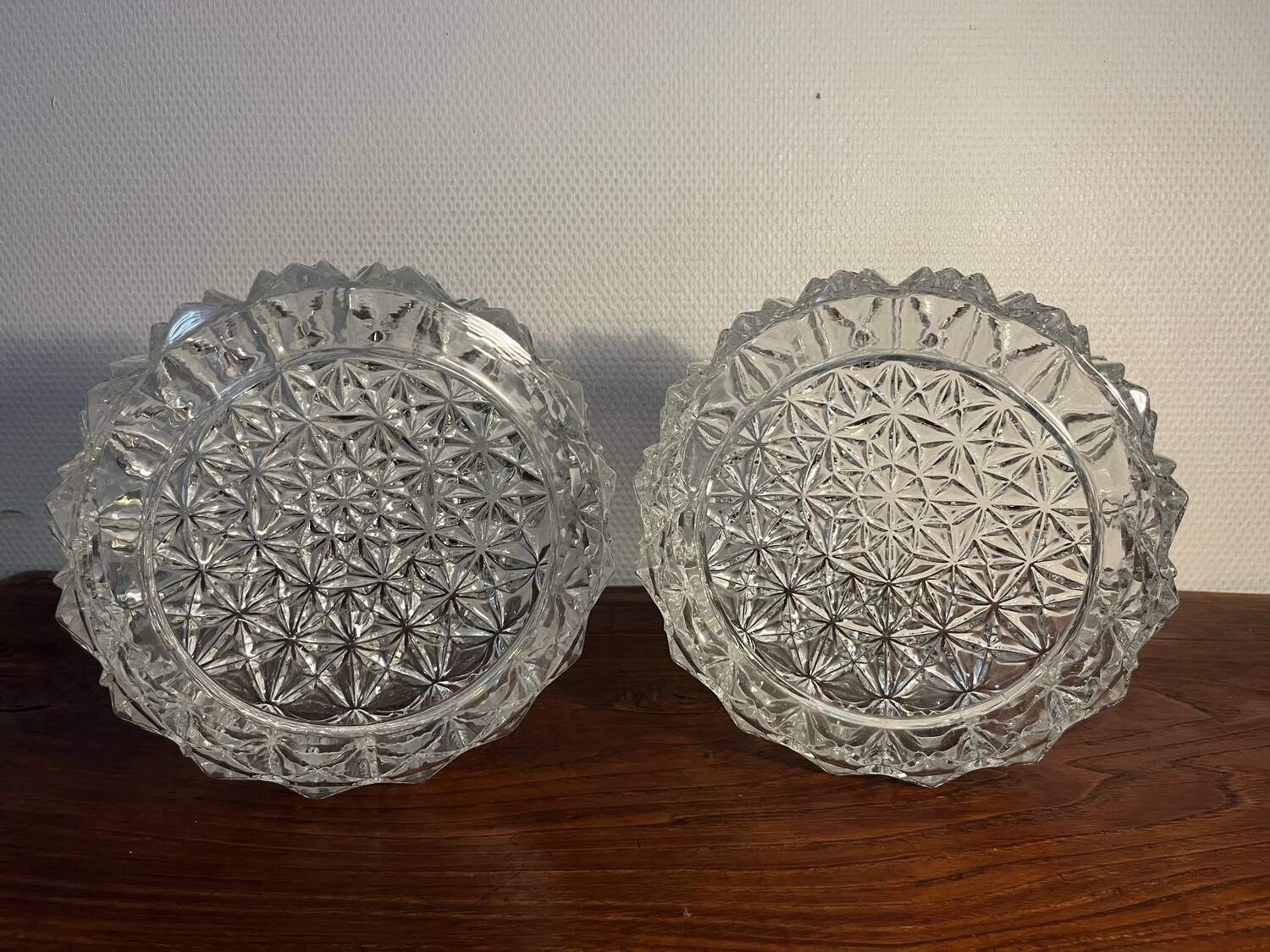 Paire d'appliques, plafonniers ronds en verre ciselé, années 60