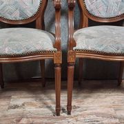 Paire de fauteuils style louis XVI a dossiers médaillons époque XXème