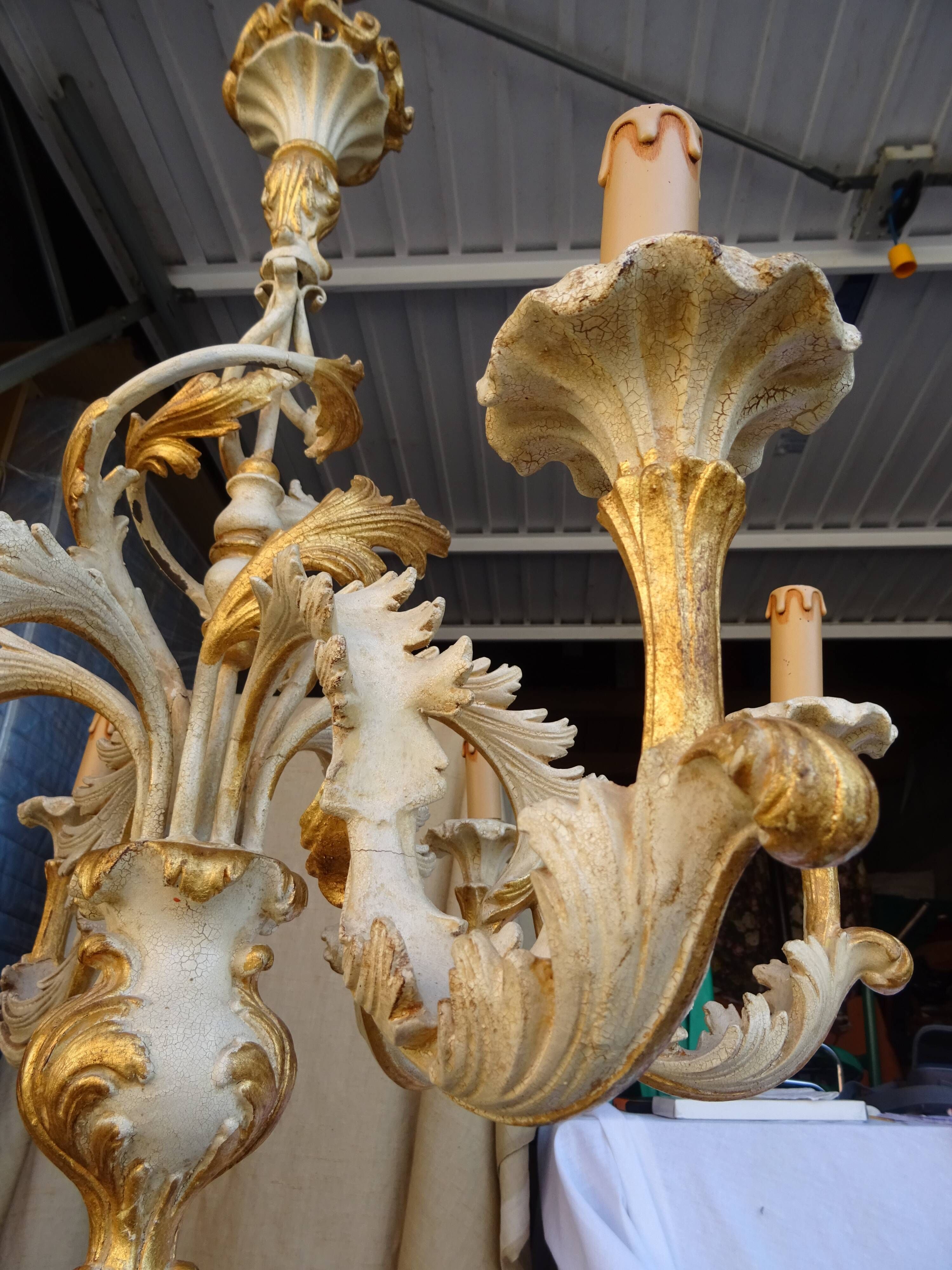 Lustre baroque Italien en bois et stuc doré 109 cm
