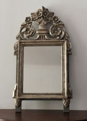 Miroir en bois sculpté Louis XVI - doré à la feuille d'argent