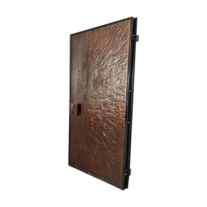 Porte couverte de bronze - brutaliste