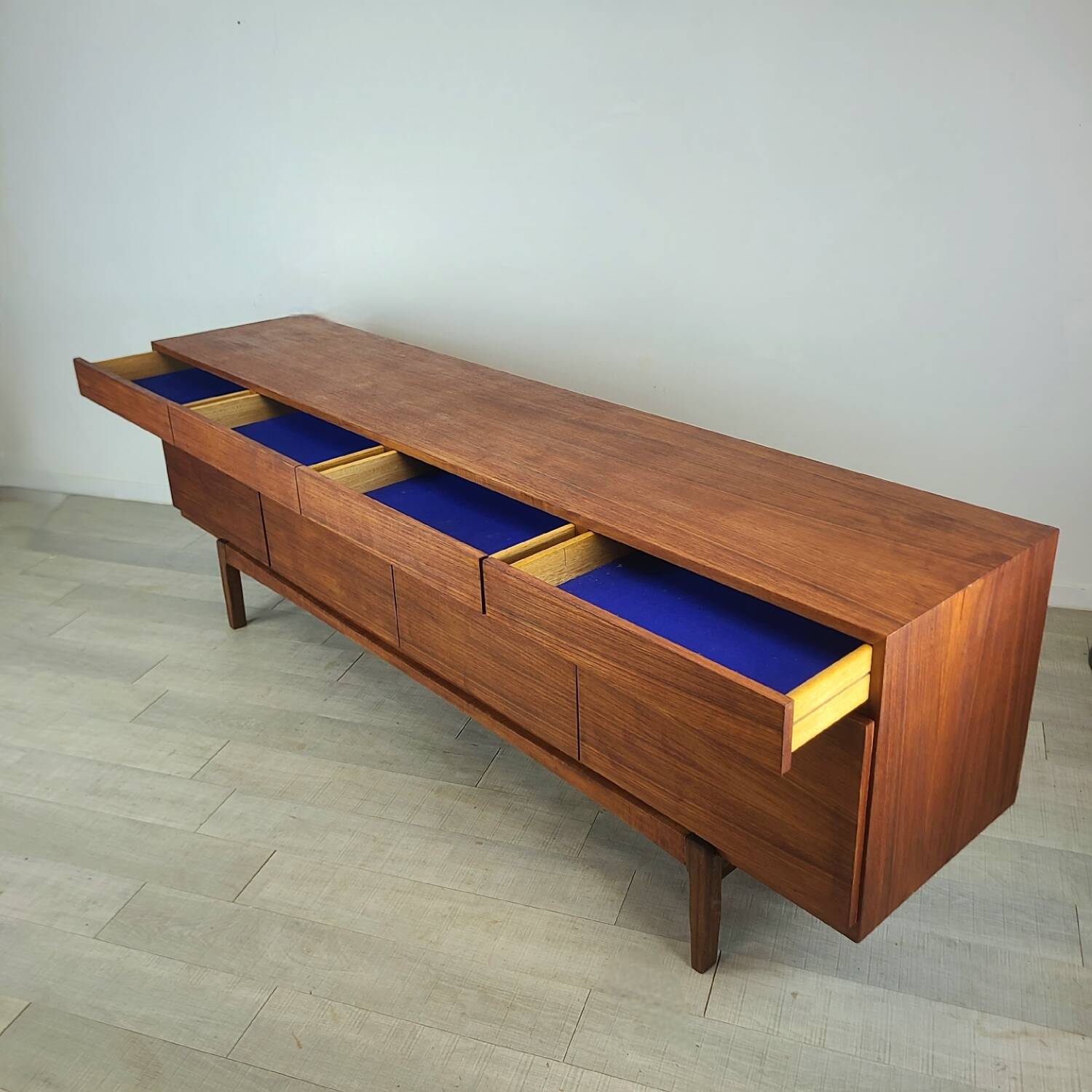 Enfilade danoise design Ib Kofod Larsen teck vintage années 1960 scand