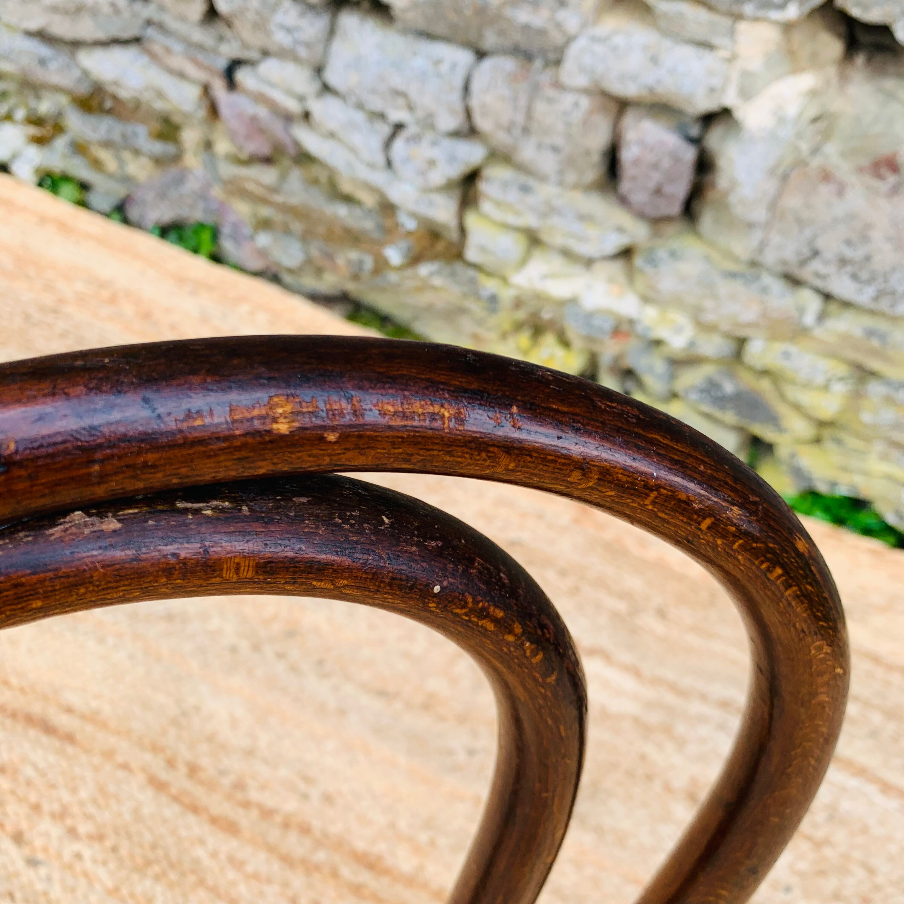 Chaise de bistrot cannée