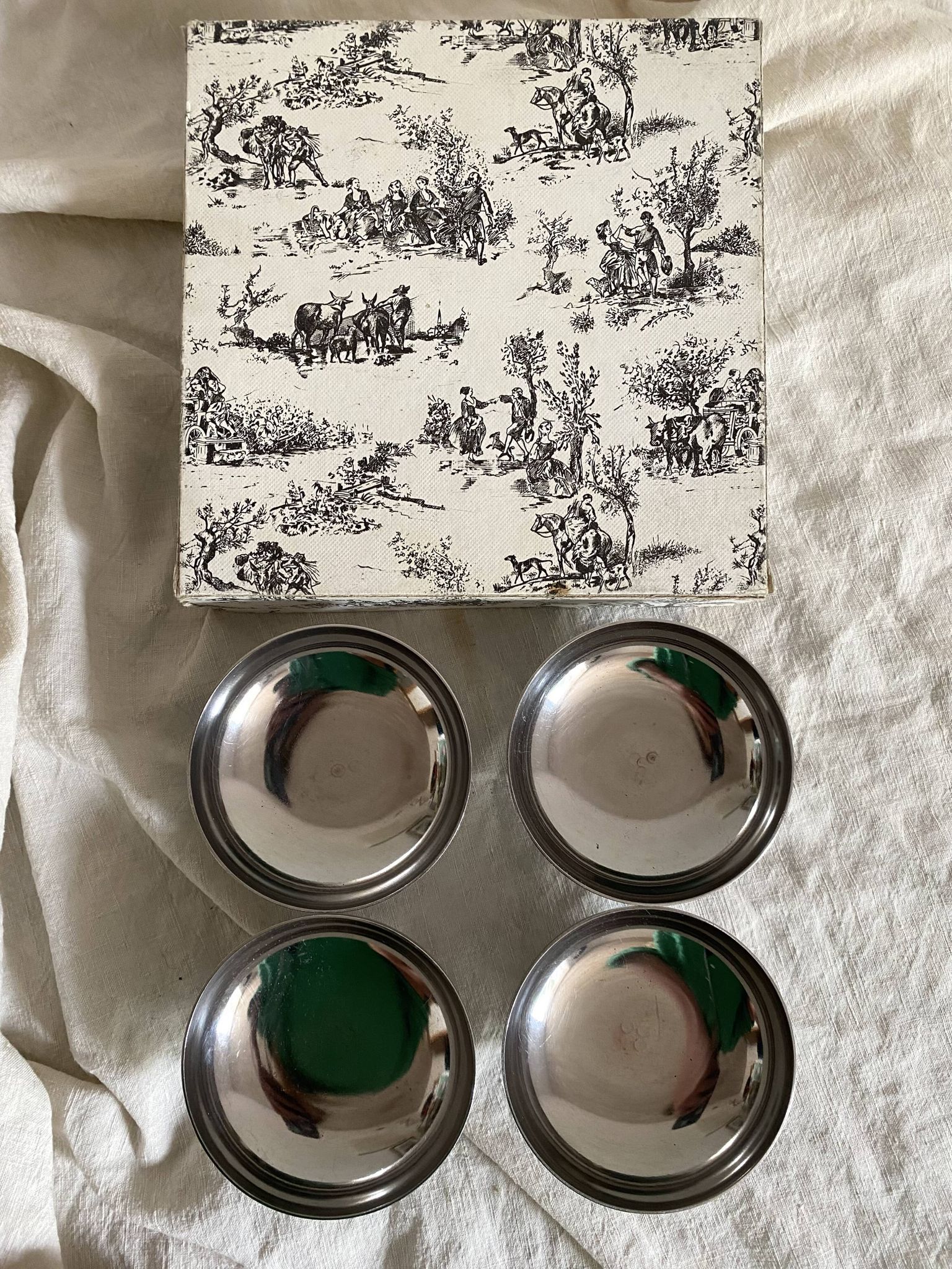 Stainless steel ice cream cups in a box