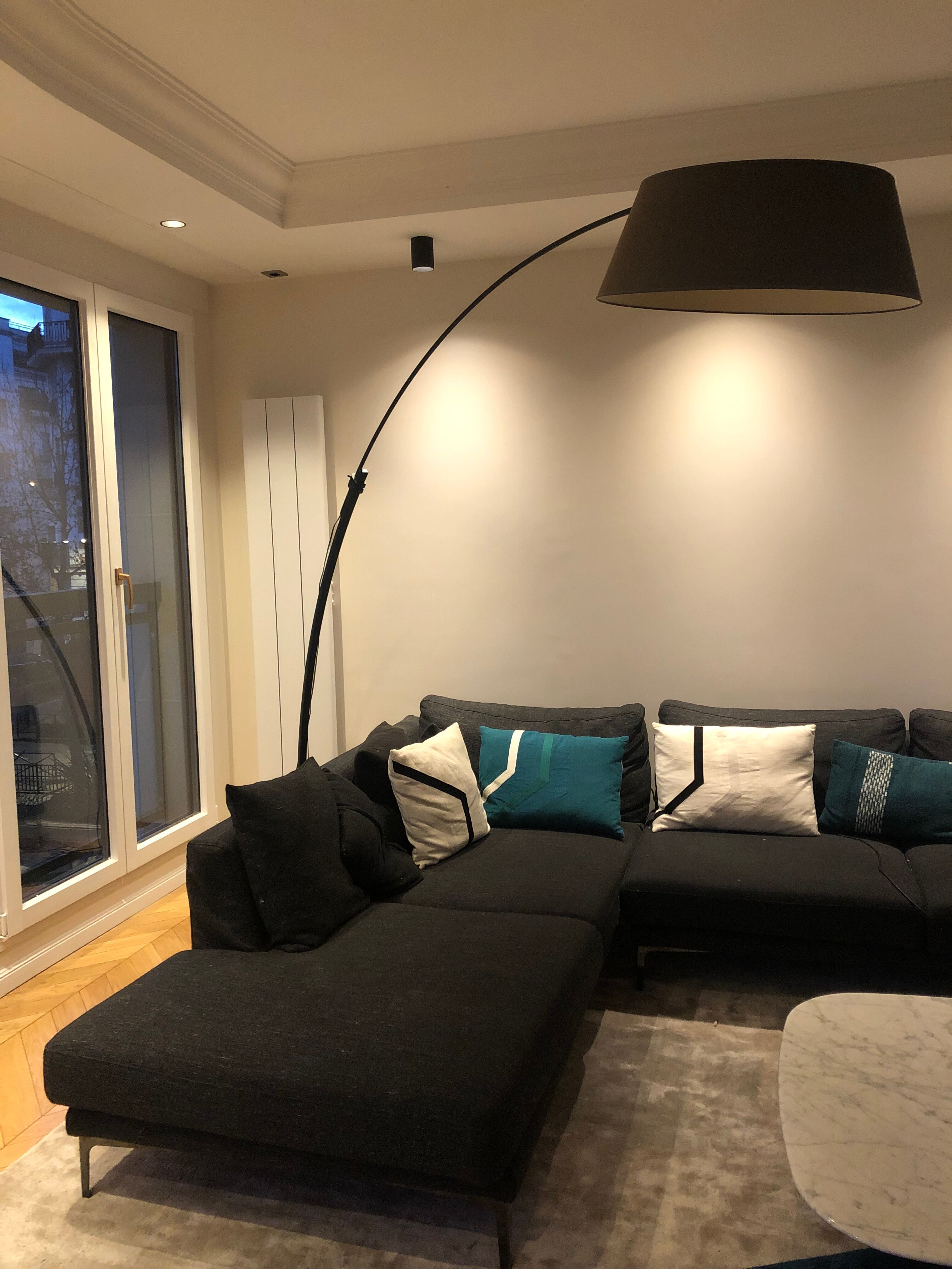 Lampadaire ouverture noir Cinna par Philippe Daney