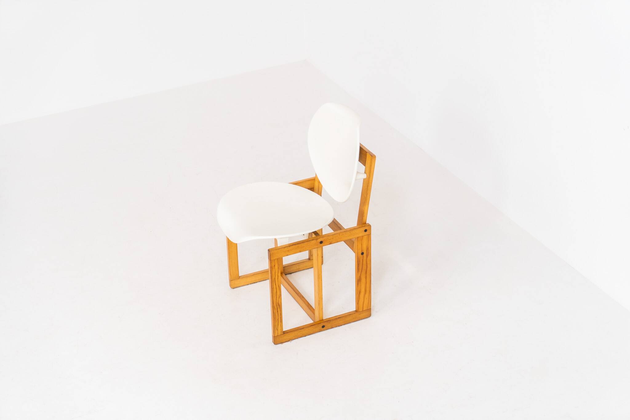 ‘Serena’ side chair by Giuseppe Davanzo