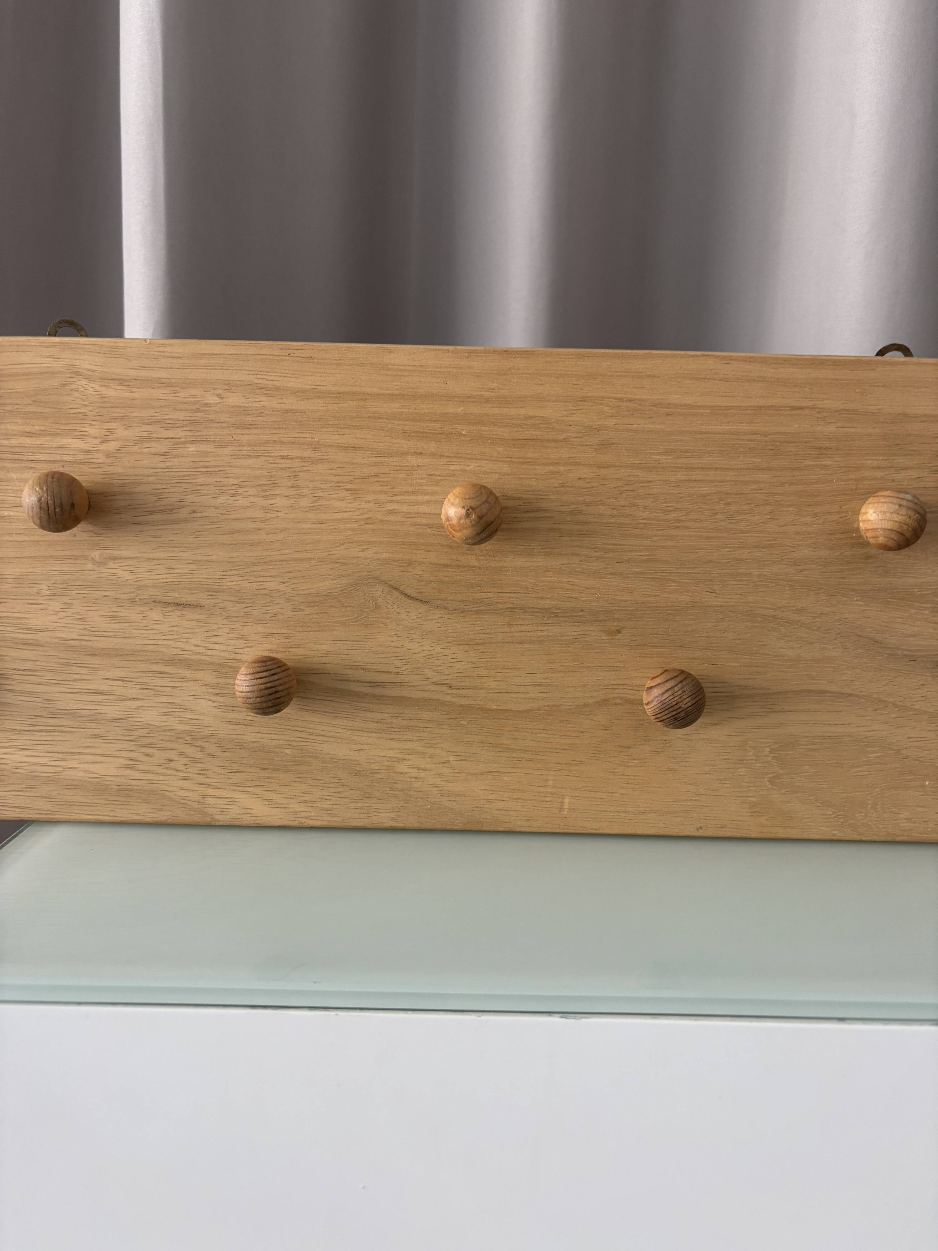Vintage Solid Wood Wall-Mounted Coat Rack – 7 Pegs