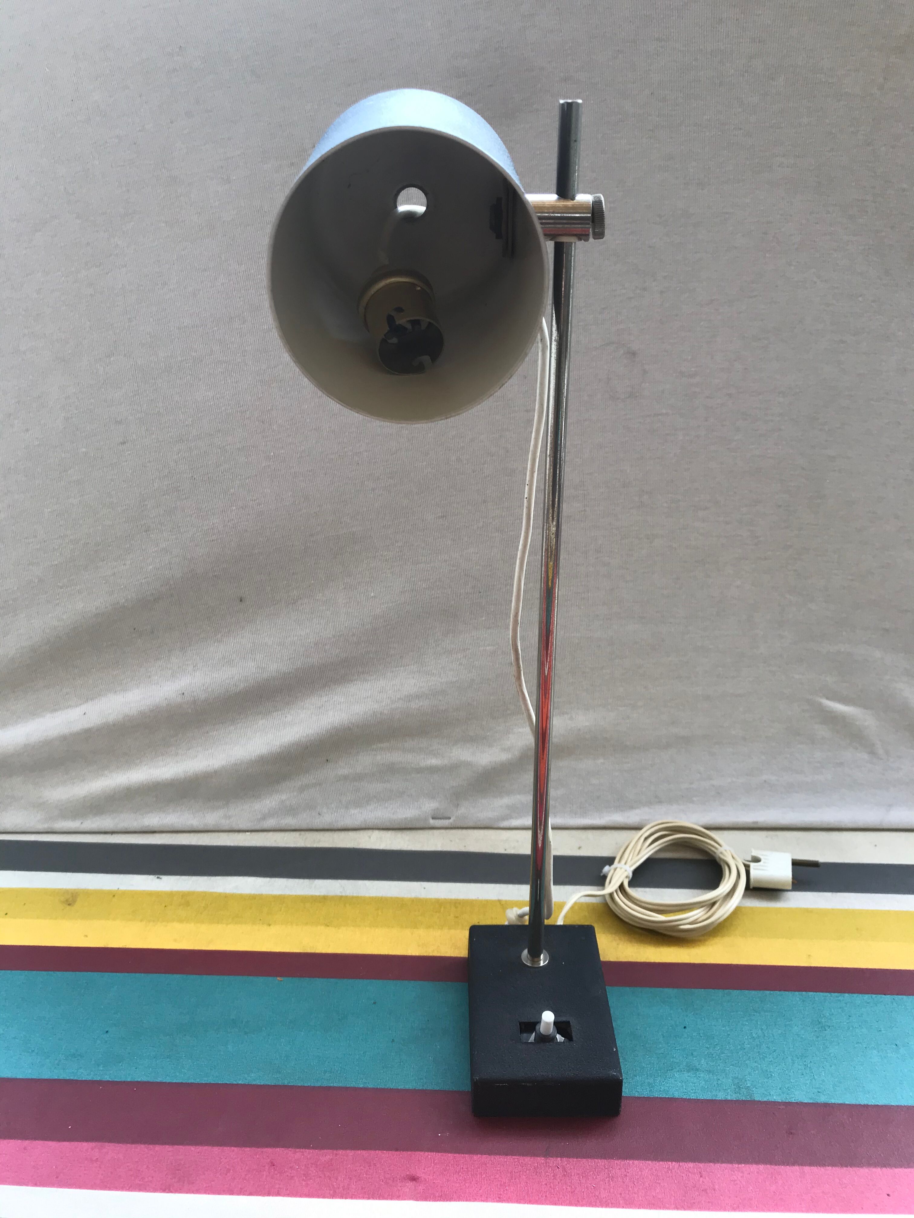 Black metal table lamp