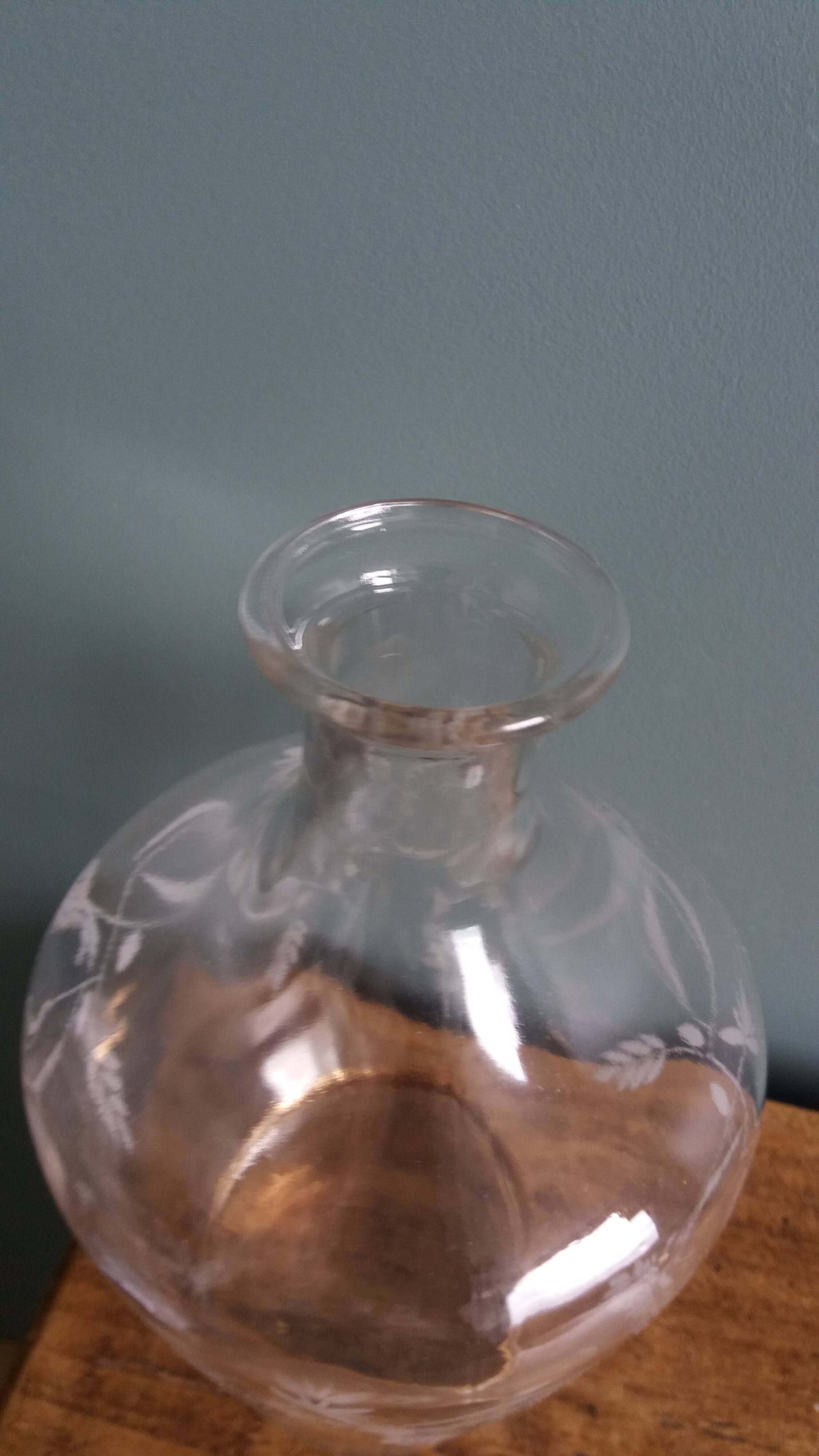 Carafe à liqueur avec bouchon, décor fleurs et dorures