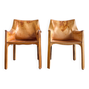 Paire de fauteuils Cab 413 par Mario Bellini en cuir beige patiné, Cassina