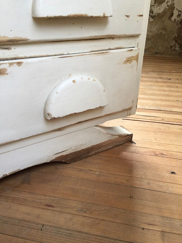 Commode ancienne blanche de métier