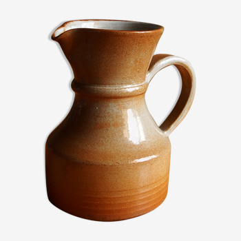 Red and white sandstone pitcher