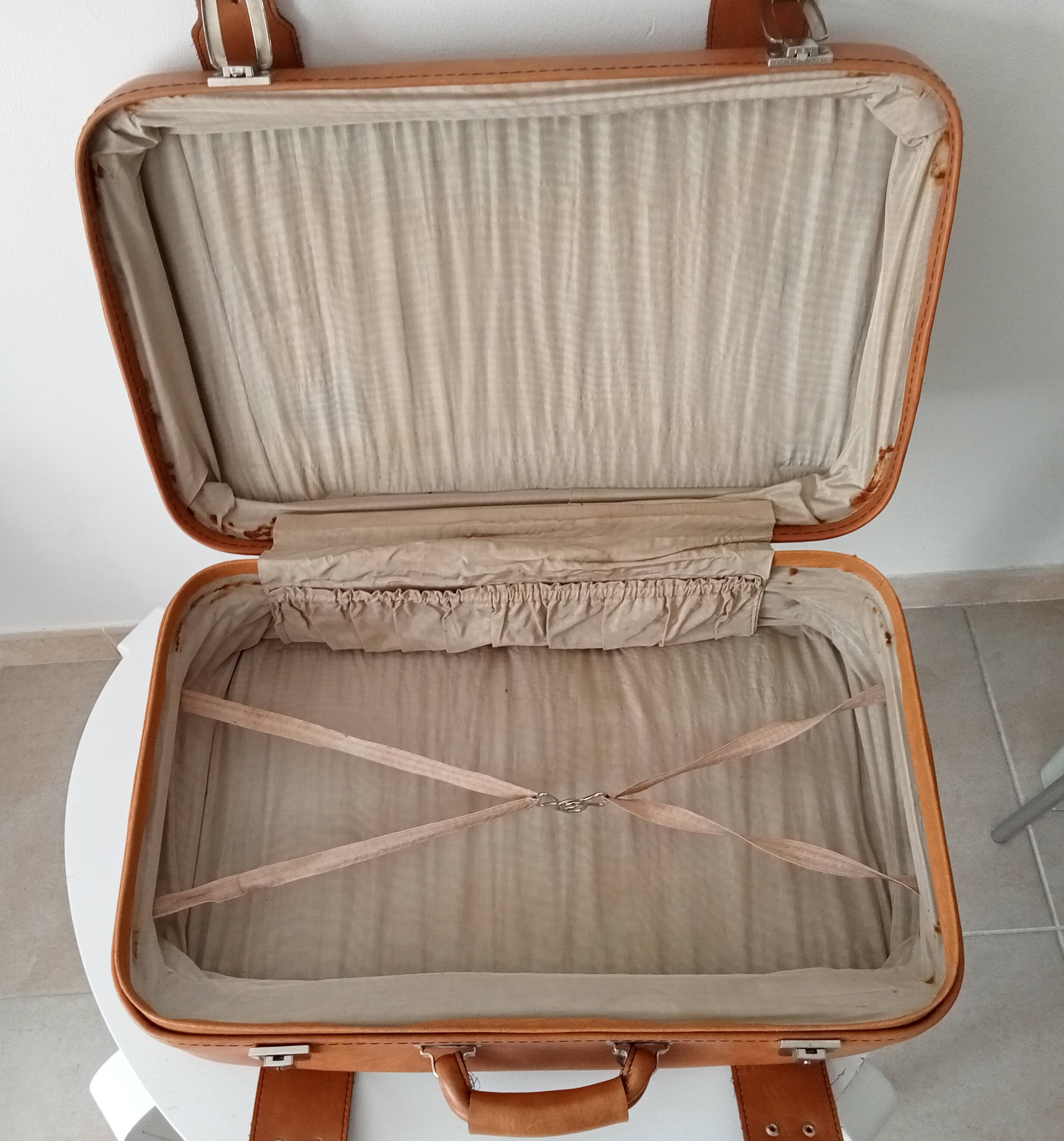 【ビンテージ】60s 70s トランク ケース Vintage Camel leather suitcase 60s/70s | Selency