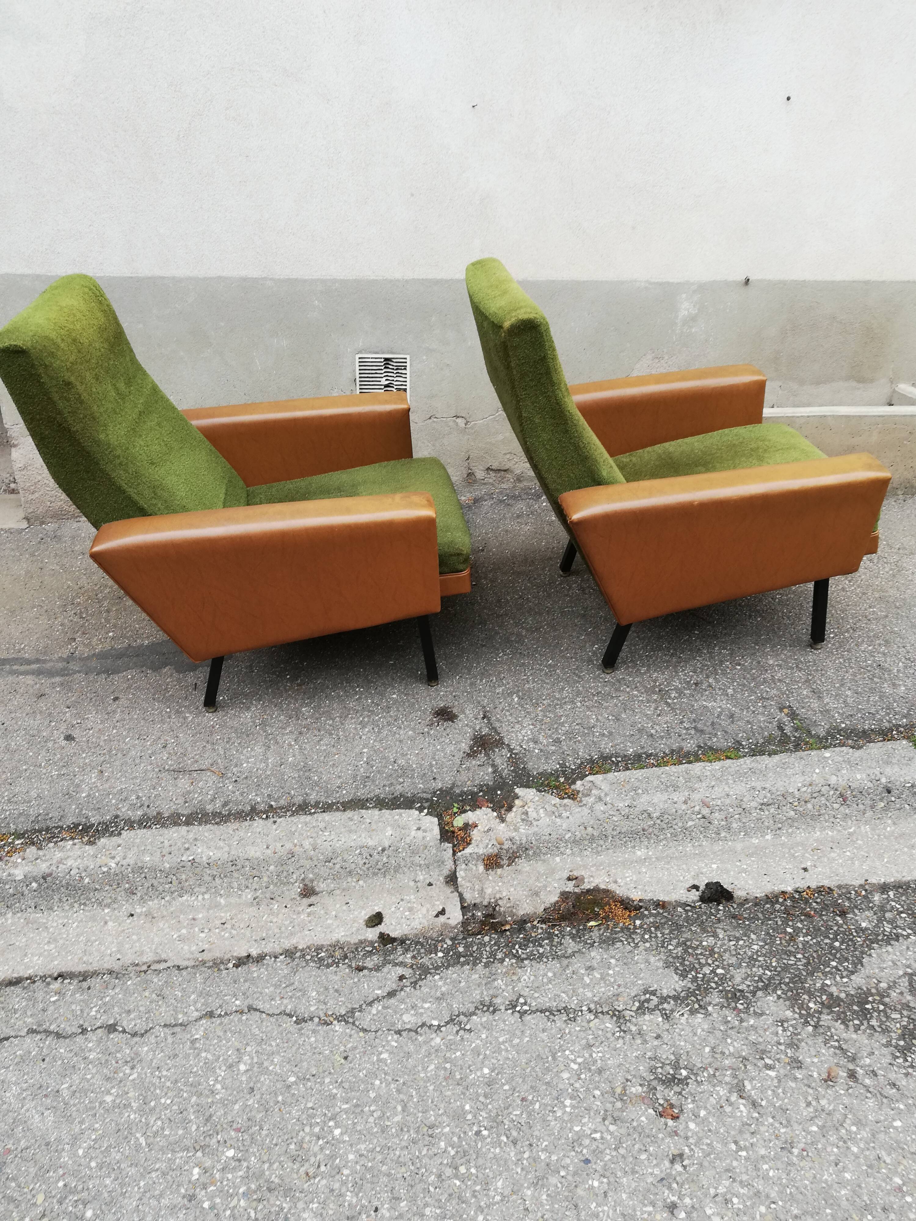 Paire de fauteuils vintage verts et skai marron