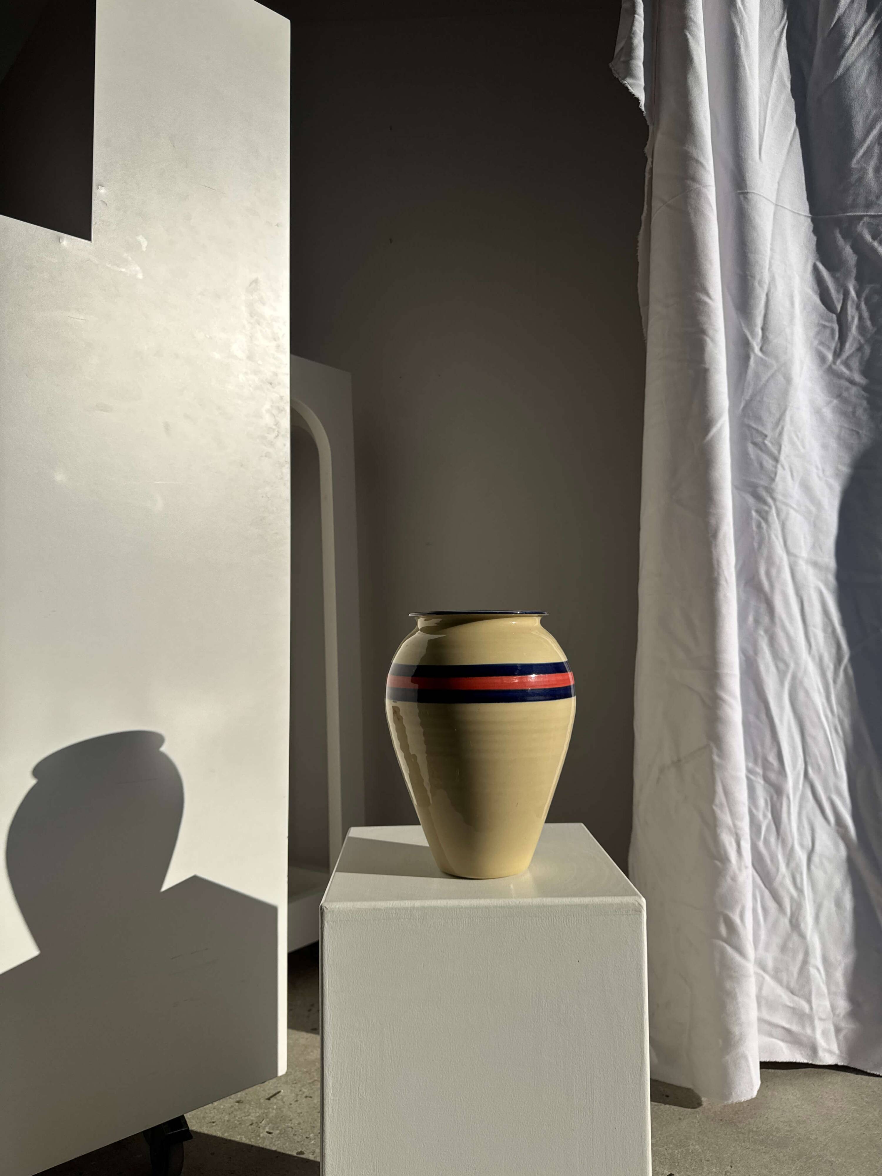 Large beige vase with blue and pink trim H27 D21