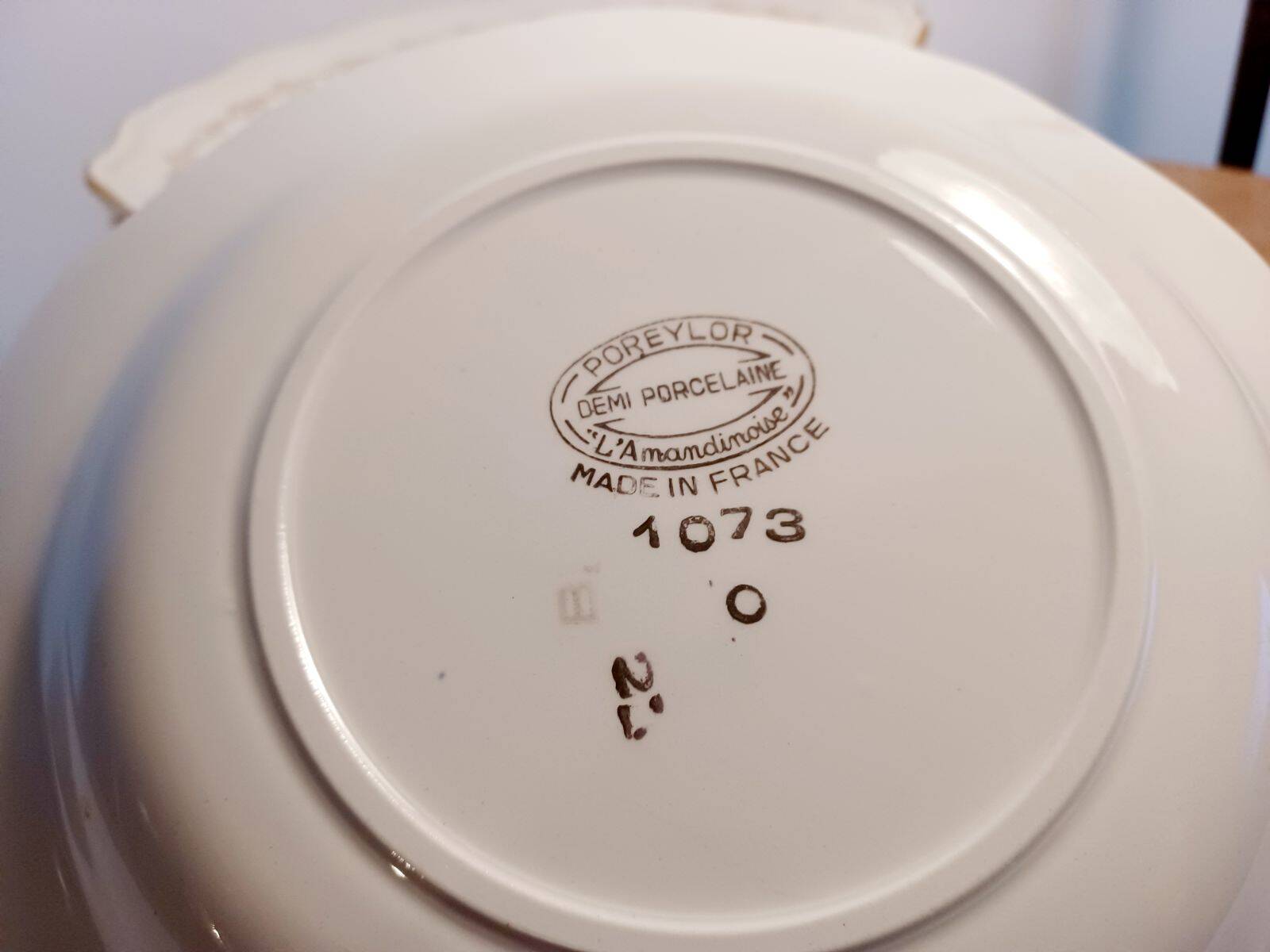 Set of 12 golden and flowery Amandinoise soup plates