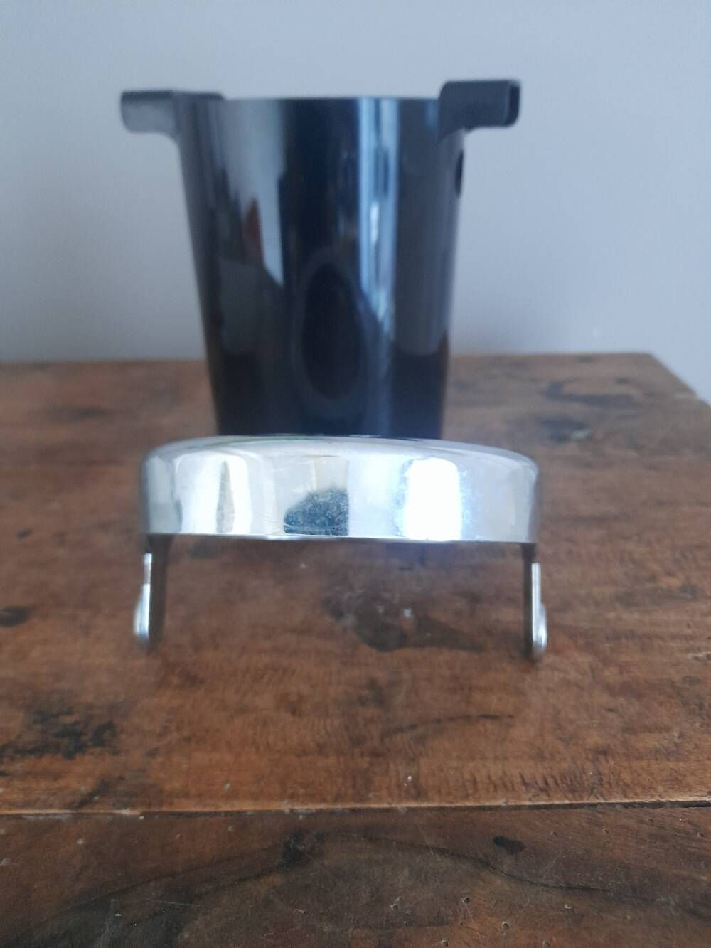 Long-lasting bottle cooler bucket