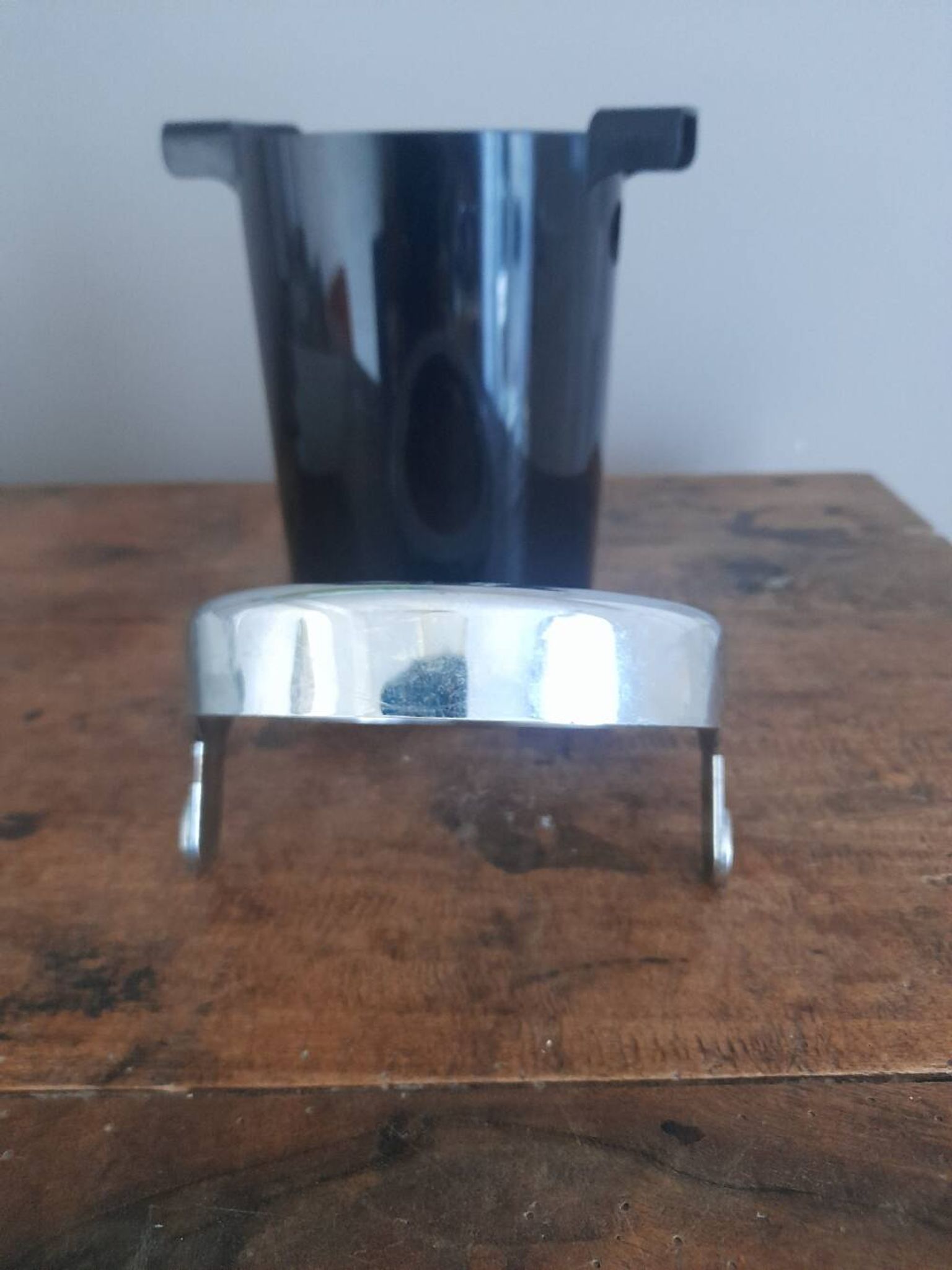 Long-lasting bottle cooler bucket
