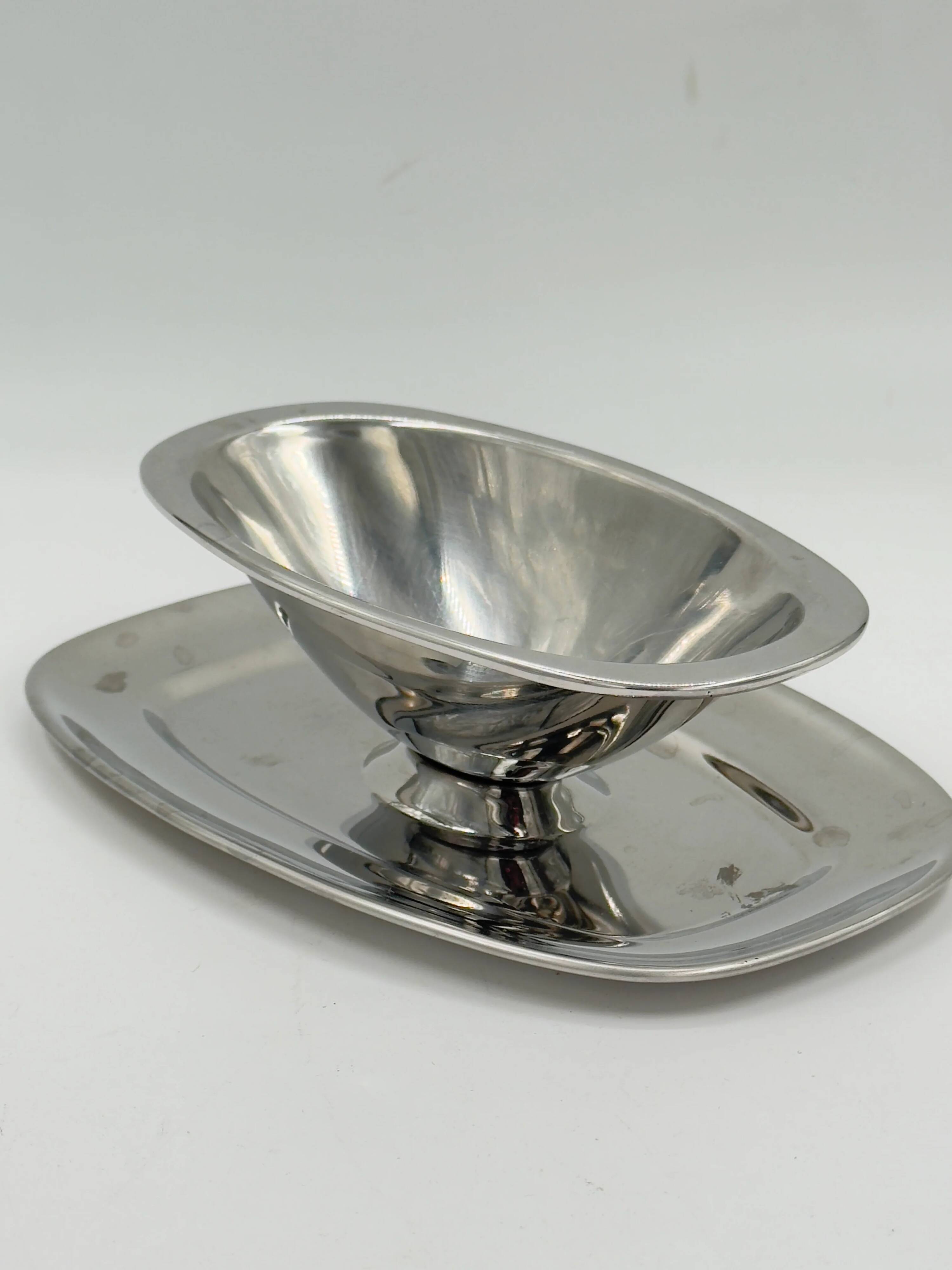 Saucière vintage en acier inoxydable avec plateau ovale intégré