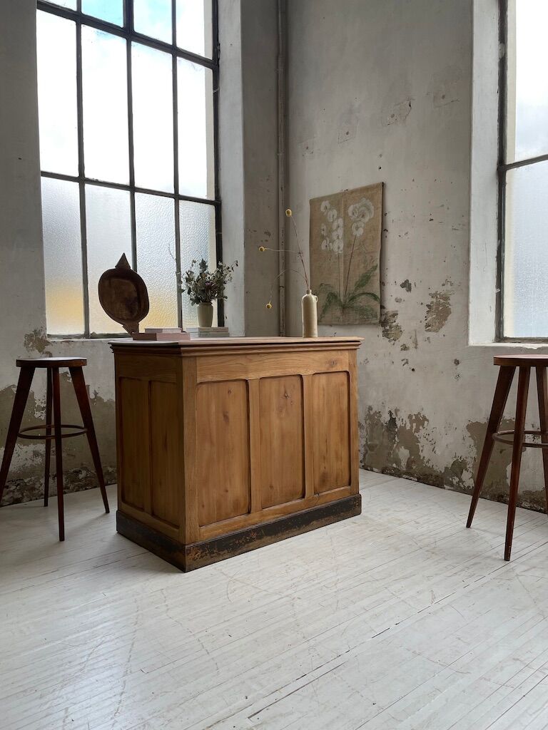 Early 20th century oak trade counter