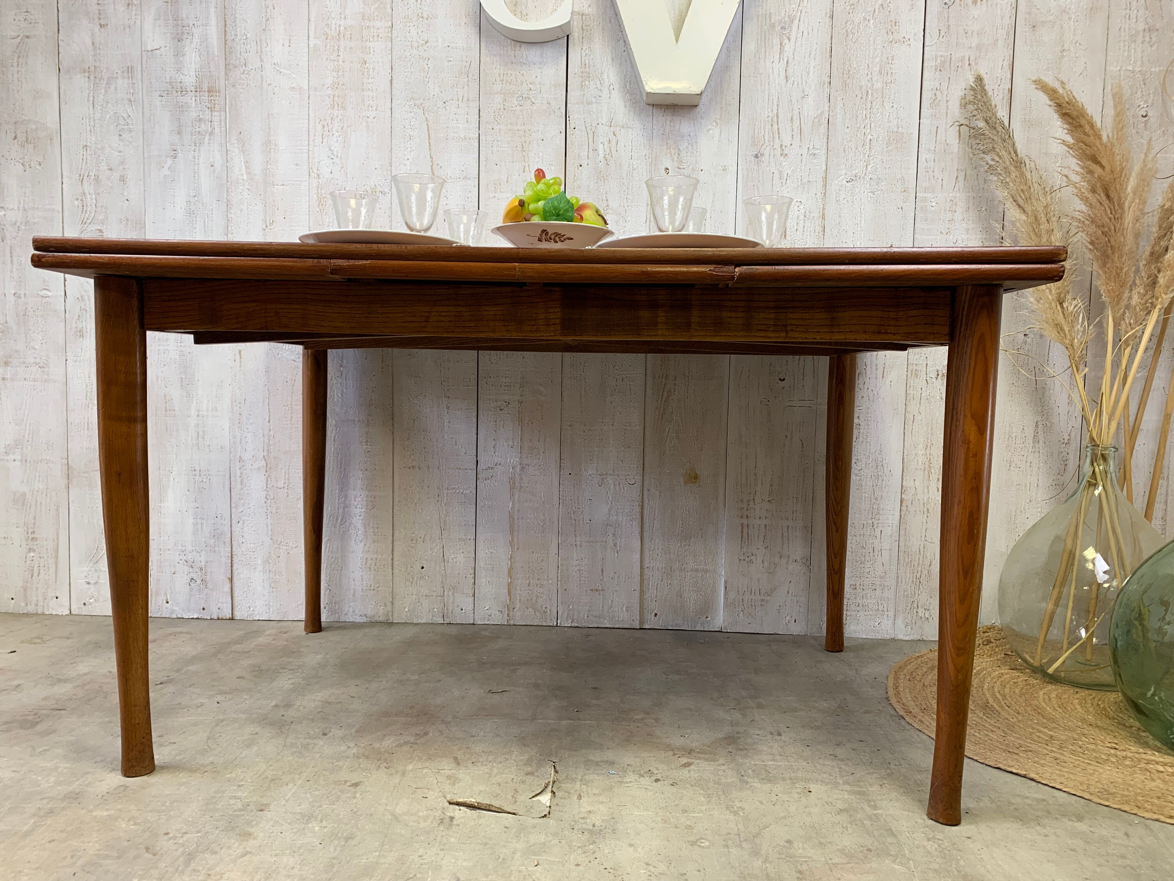 Vintage extendable table
