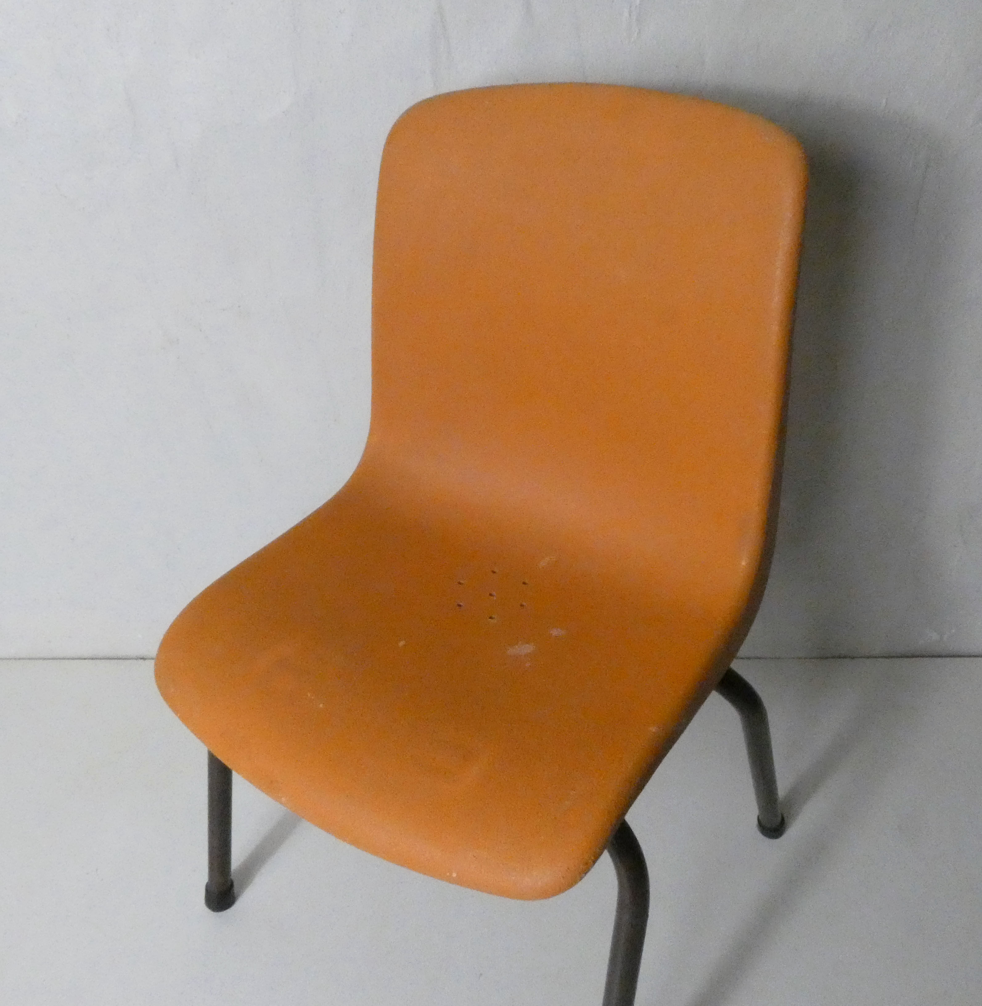 Chaise enfant plastique orange