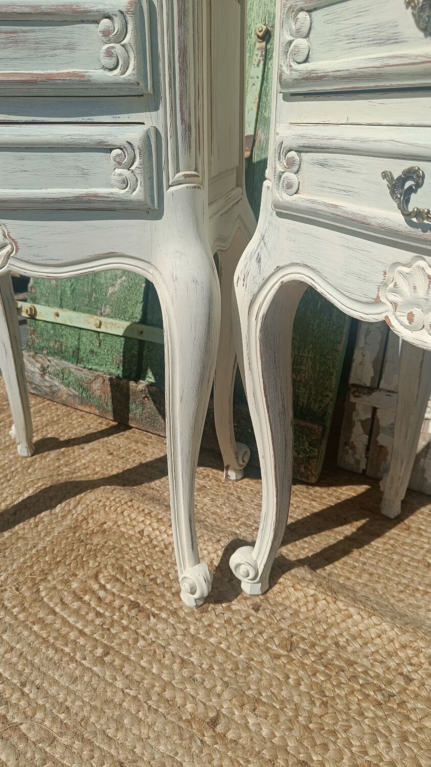 Paire de chevets style Louis XV patinés