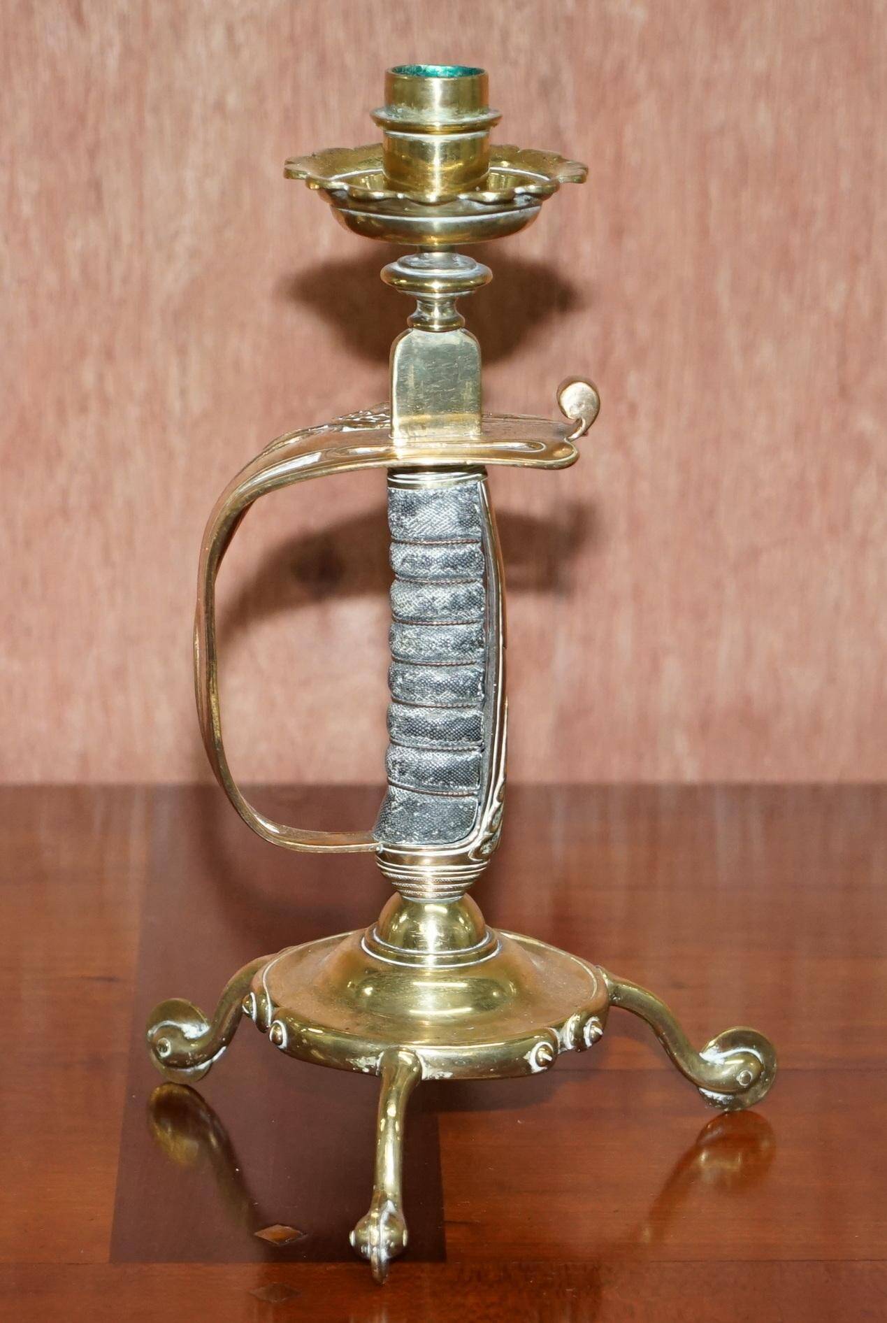 Paire de chandeliers poignée d'épée 1905 estampillés Benham & Froud VR