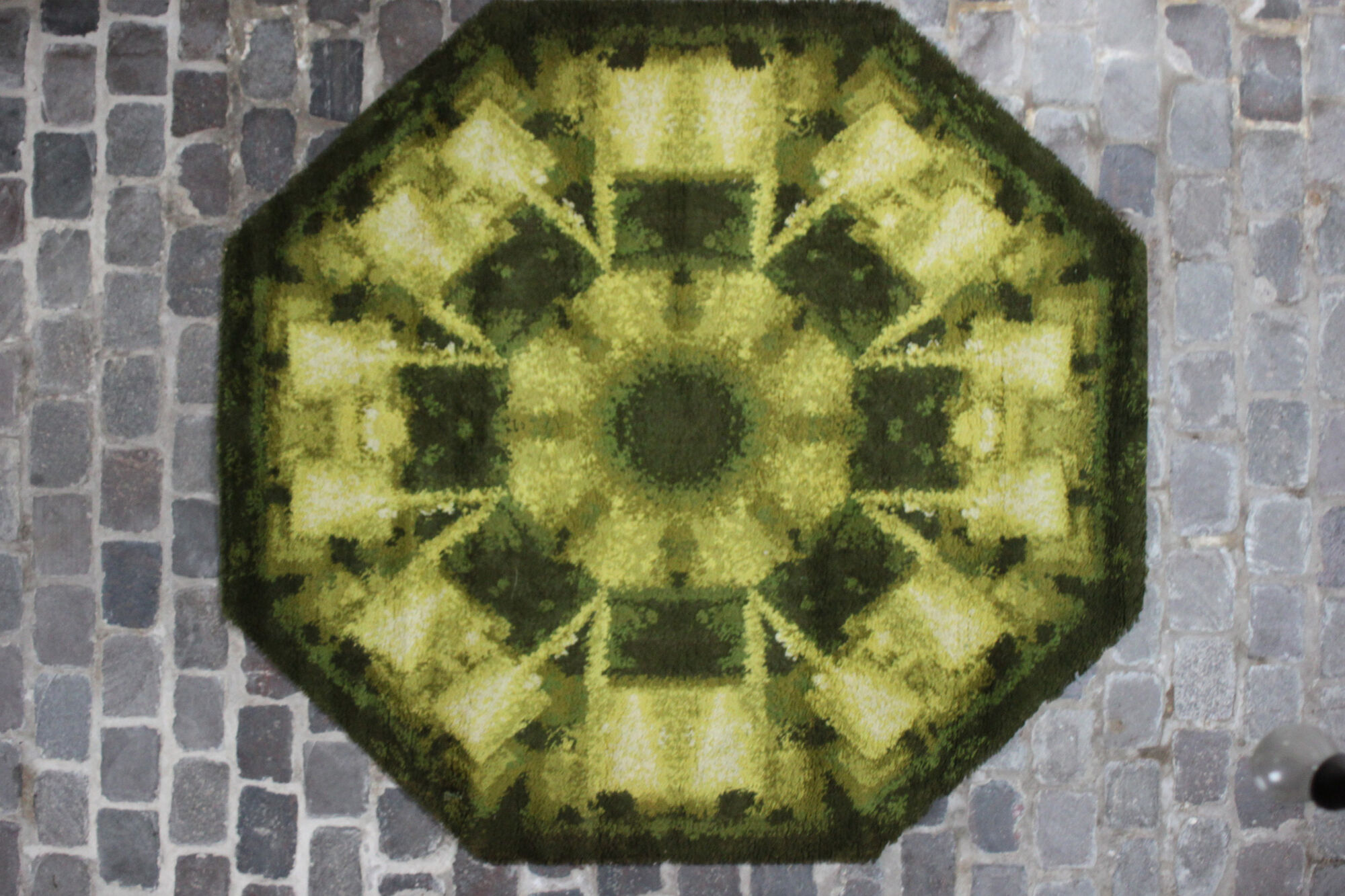 Octagonal green space age decor wool rug "Capri" by Louis Depoortere, Belgium 1970s.
