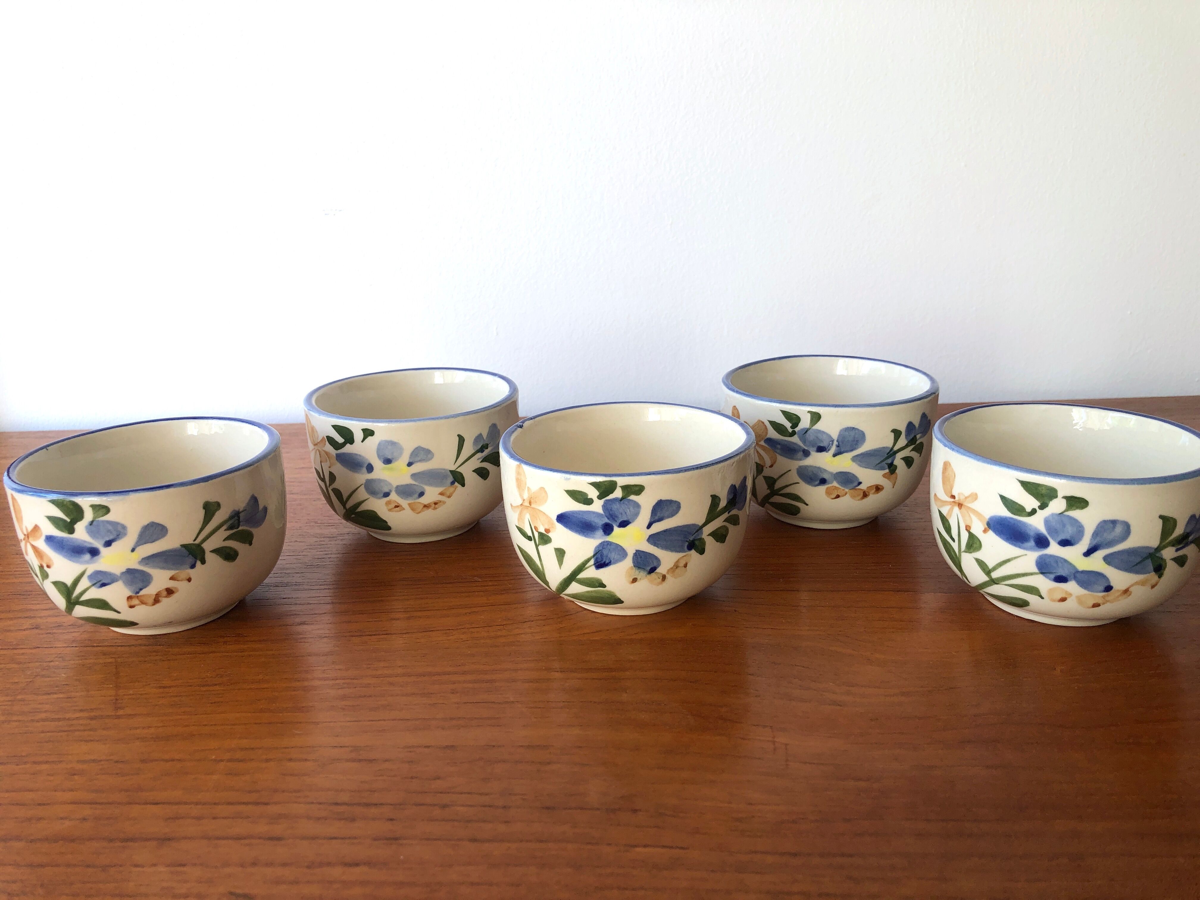 Porcelain tea bowls