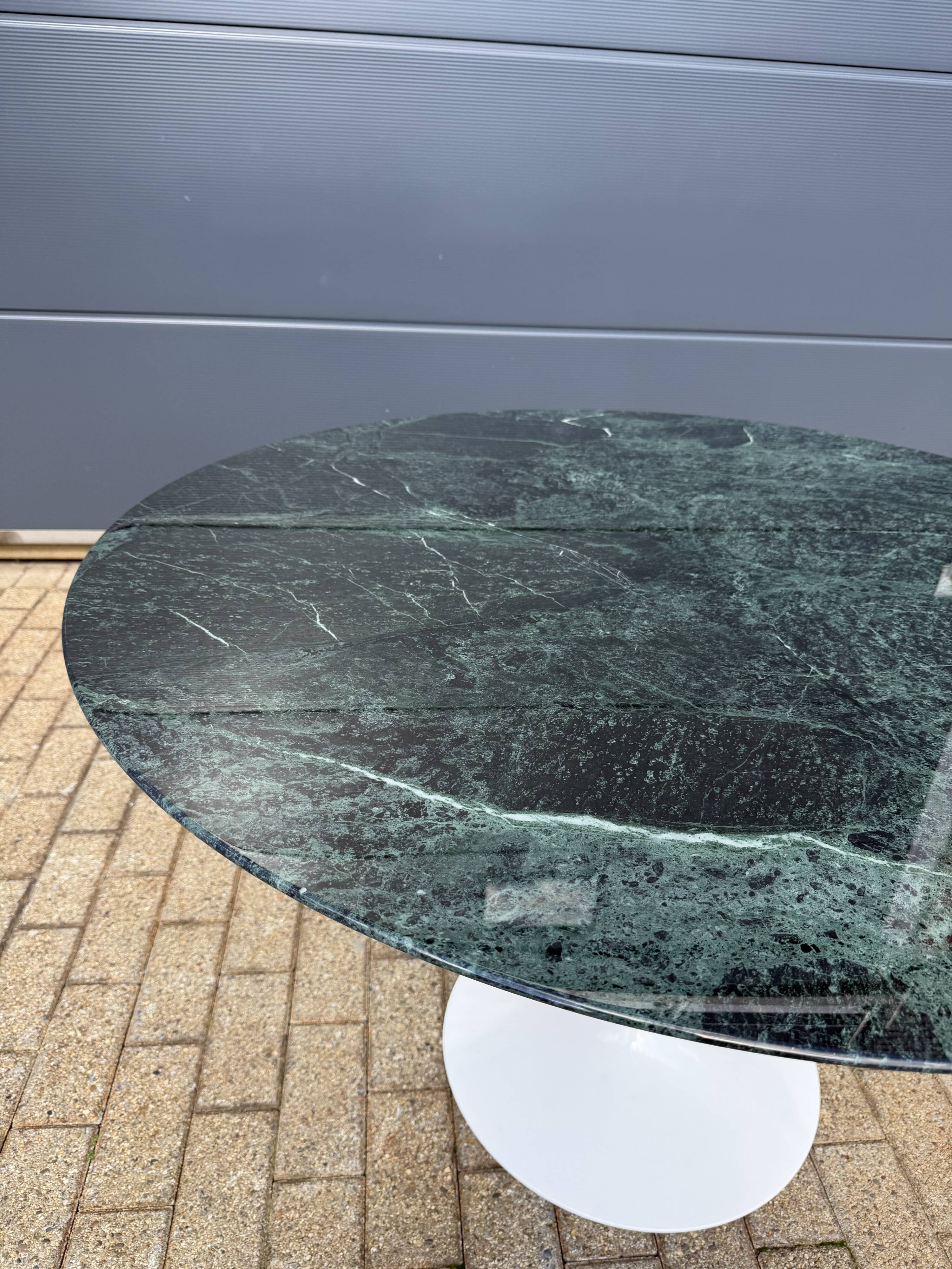 Original round Knoll Tulip dining table (120cm) Alpi Verde glossy in NEW CONDITION