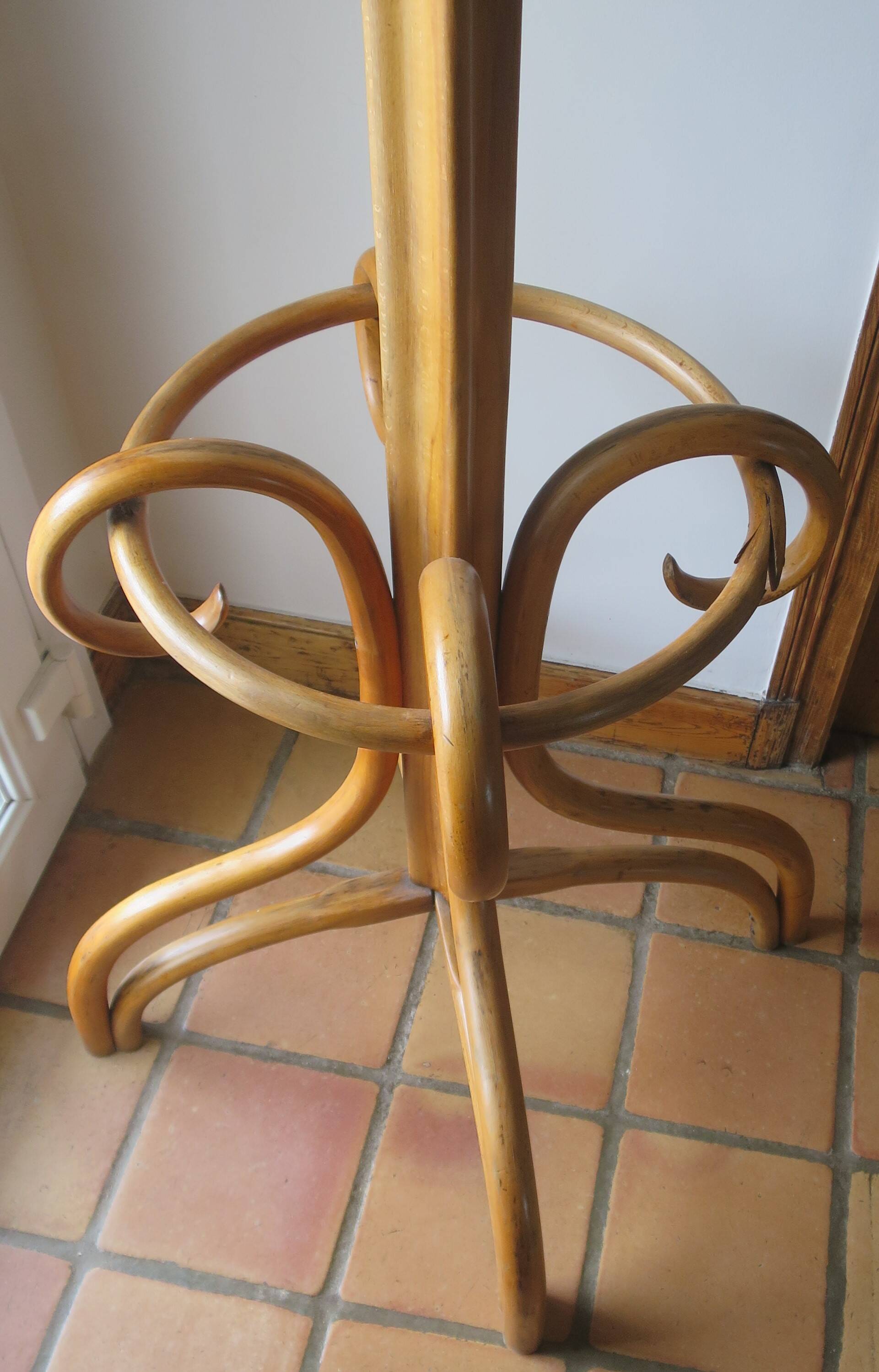 Parrot bistro umbrella coat rack Fischel 8 curved wood hooks