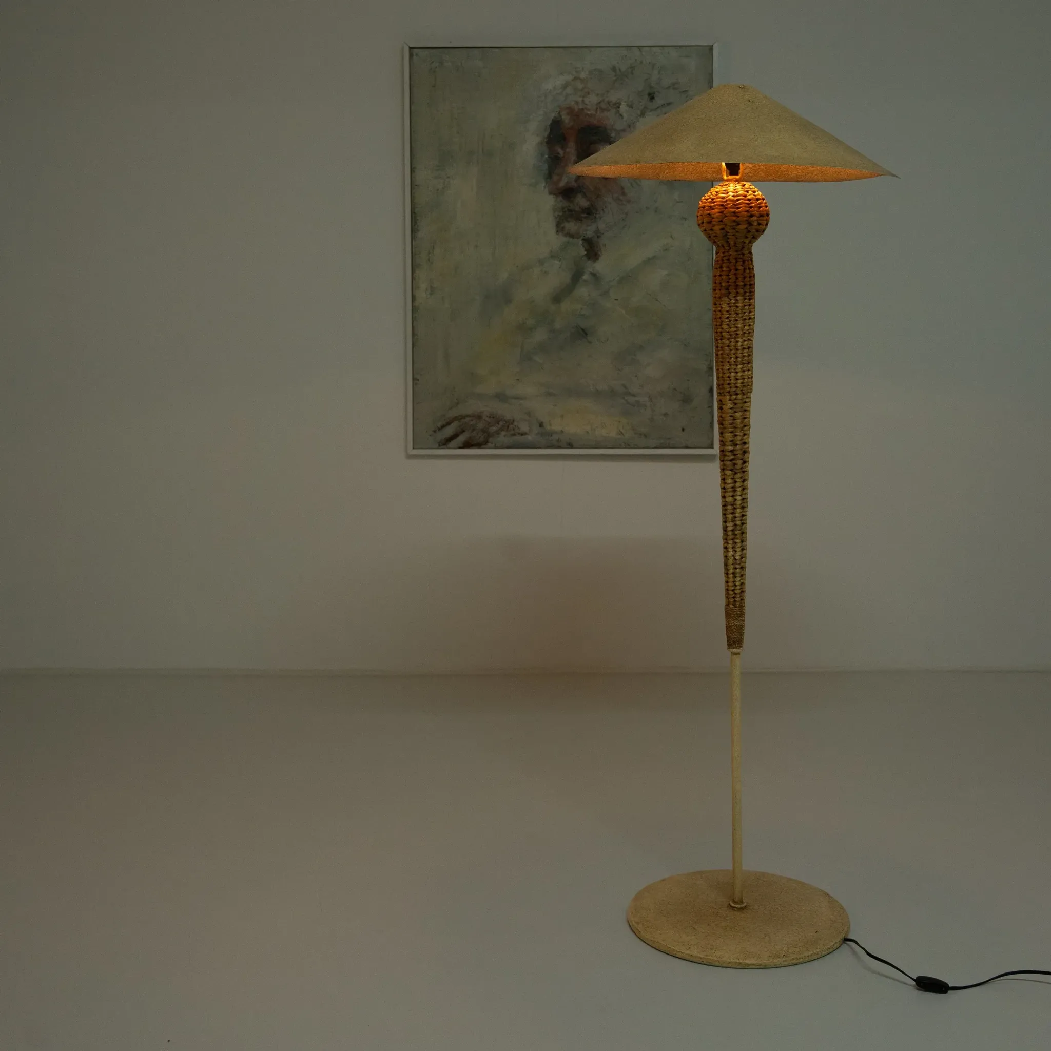 Lampe sur pied unique avec tige tissée