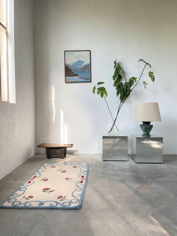 Tapis en laine blanc et bleu fleuri