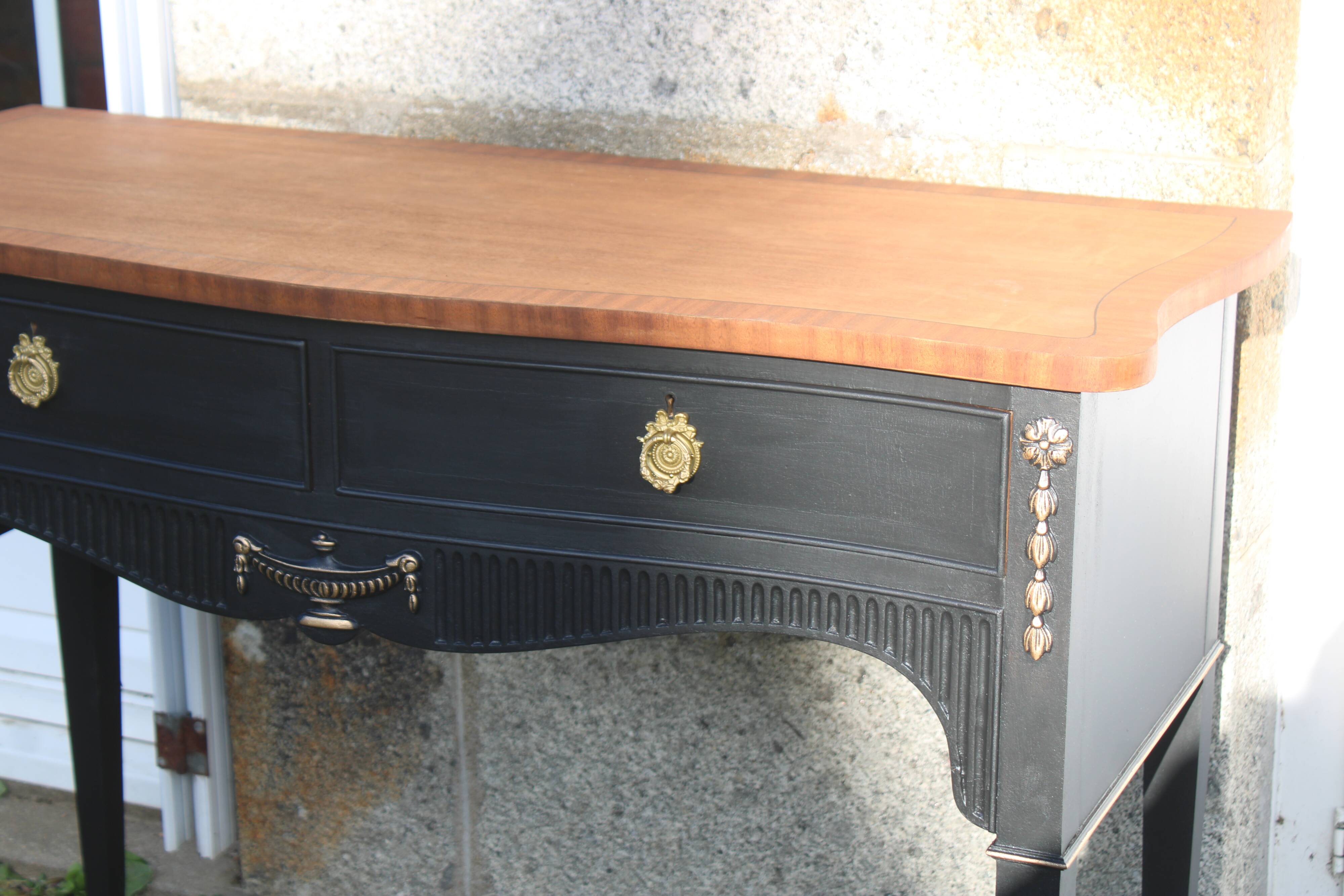 Restored antique console – Haussmannian elegance & velvet finish