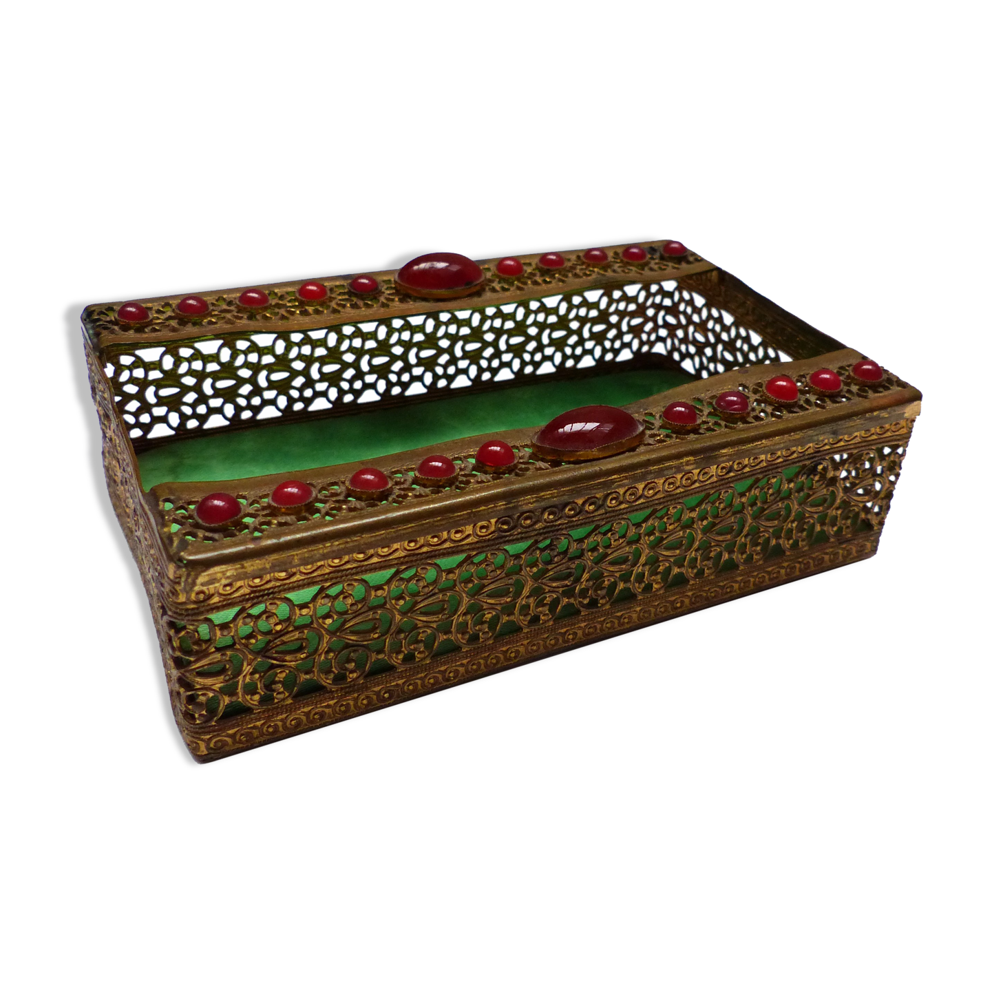 Metal and colored stone pocket emptier